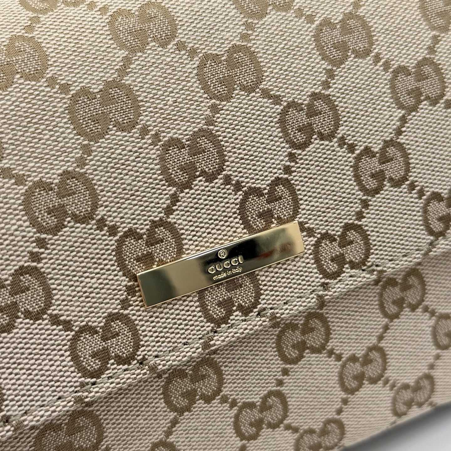 Gucci Madison Medium Shoulder Bag - DesignerGu