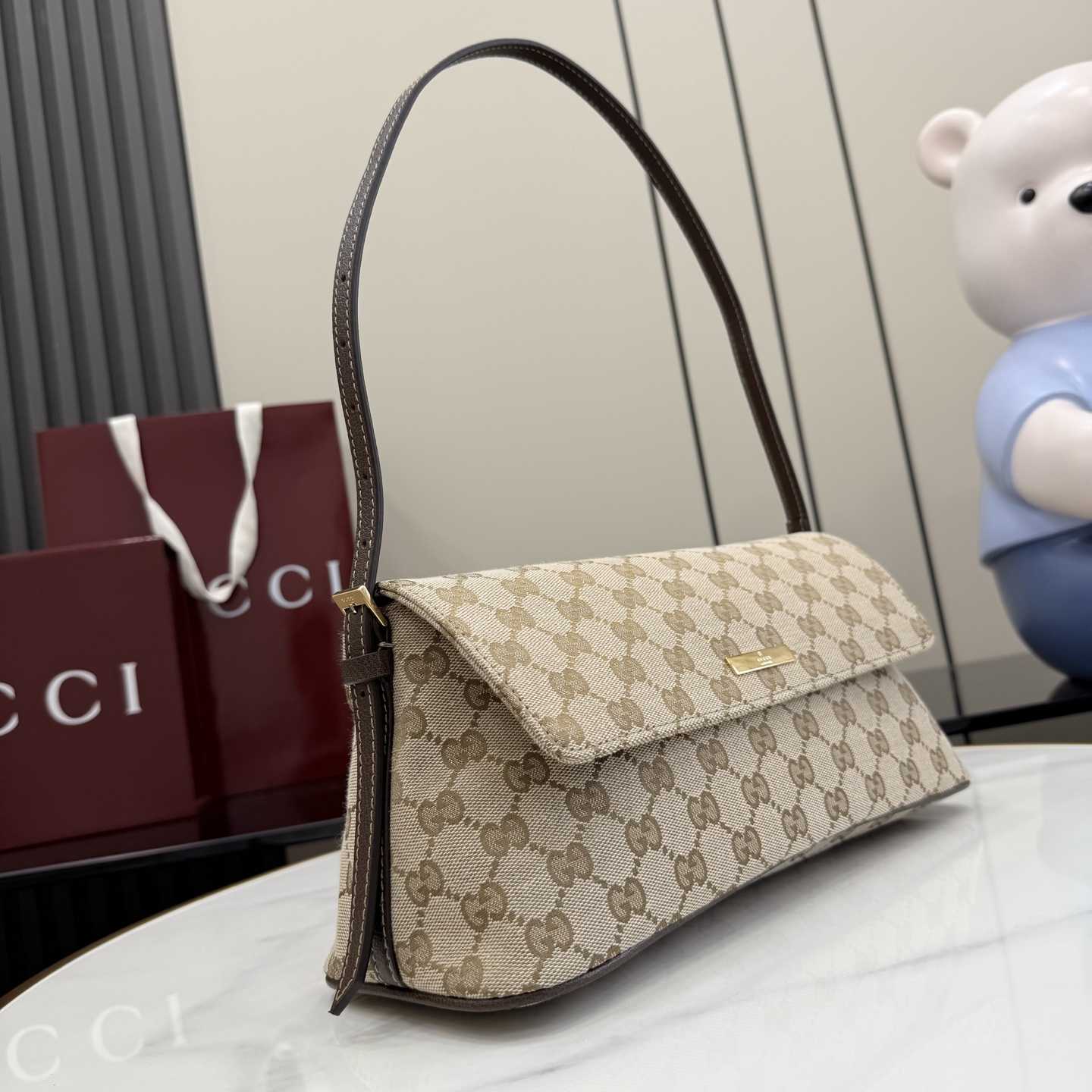 Gucci Madison Medium Shoulder Bag - DesignerGu