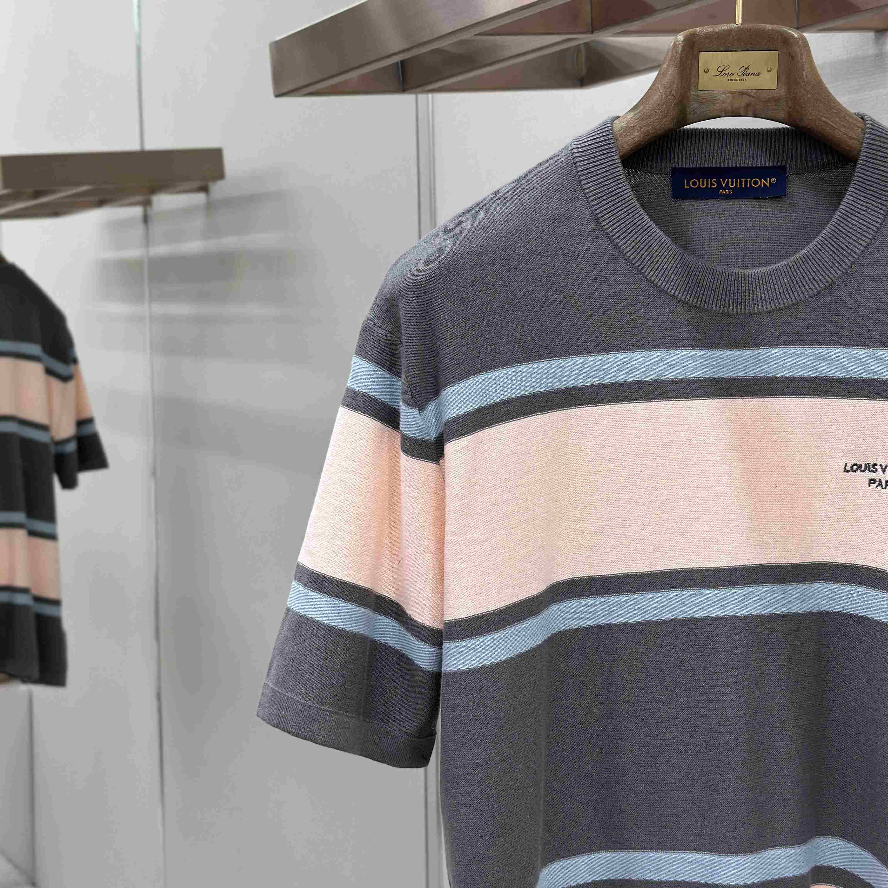 Louis Vuitton Striped Short-Sleeved T-Shirt 1AK7IO - DesignerGu