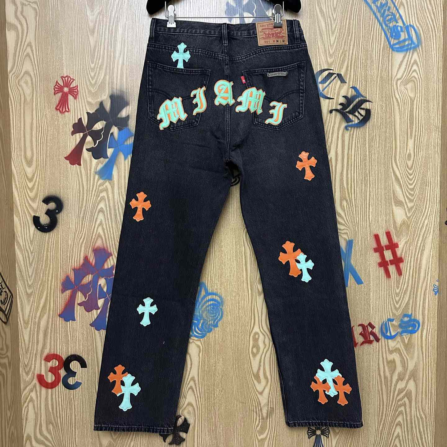 Chrome Hearts Levi's 501 Orange&Green Miami Cross Leather Patch Black Jeans - DesignerGu