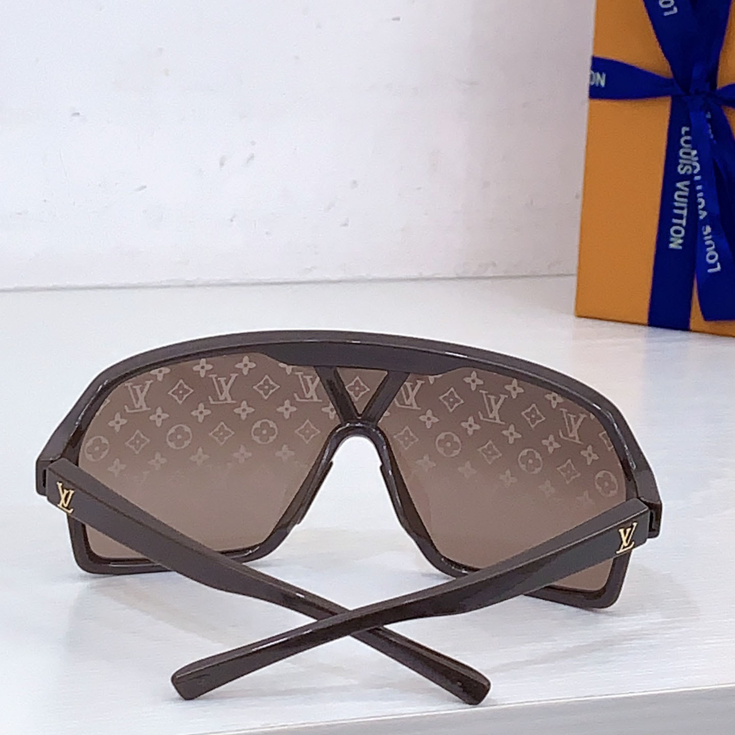 Louis Vuitton Z3102U   Sunglasses   - DesignerGu