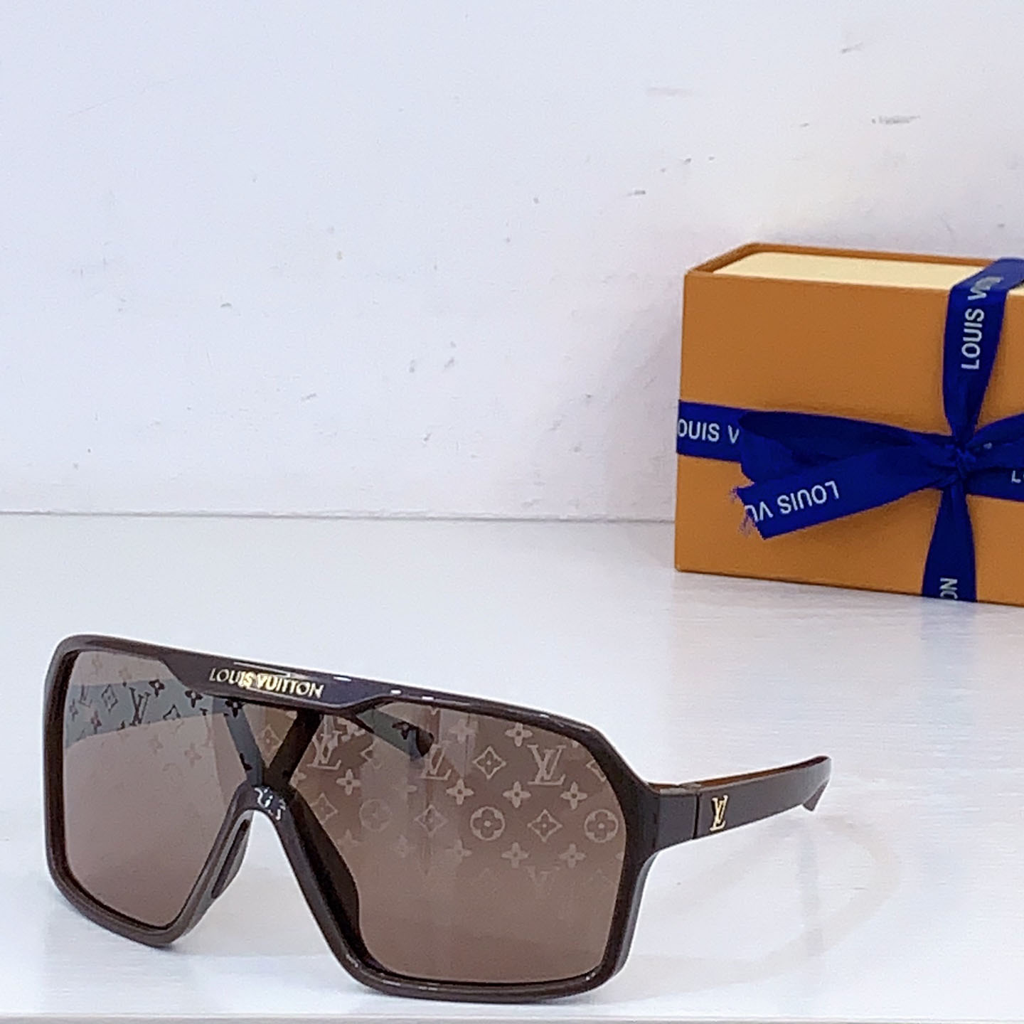 Louis Vuitton Z3102U   Sunglasses   - DesignerGu
