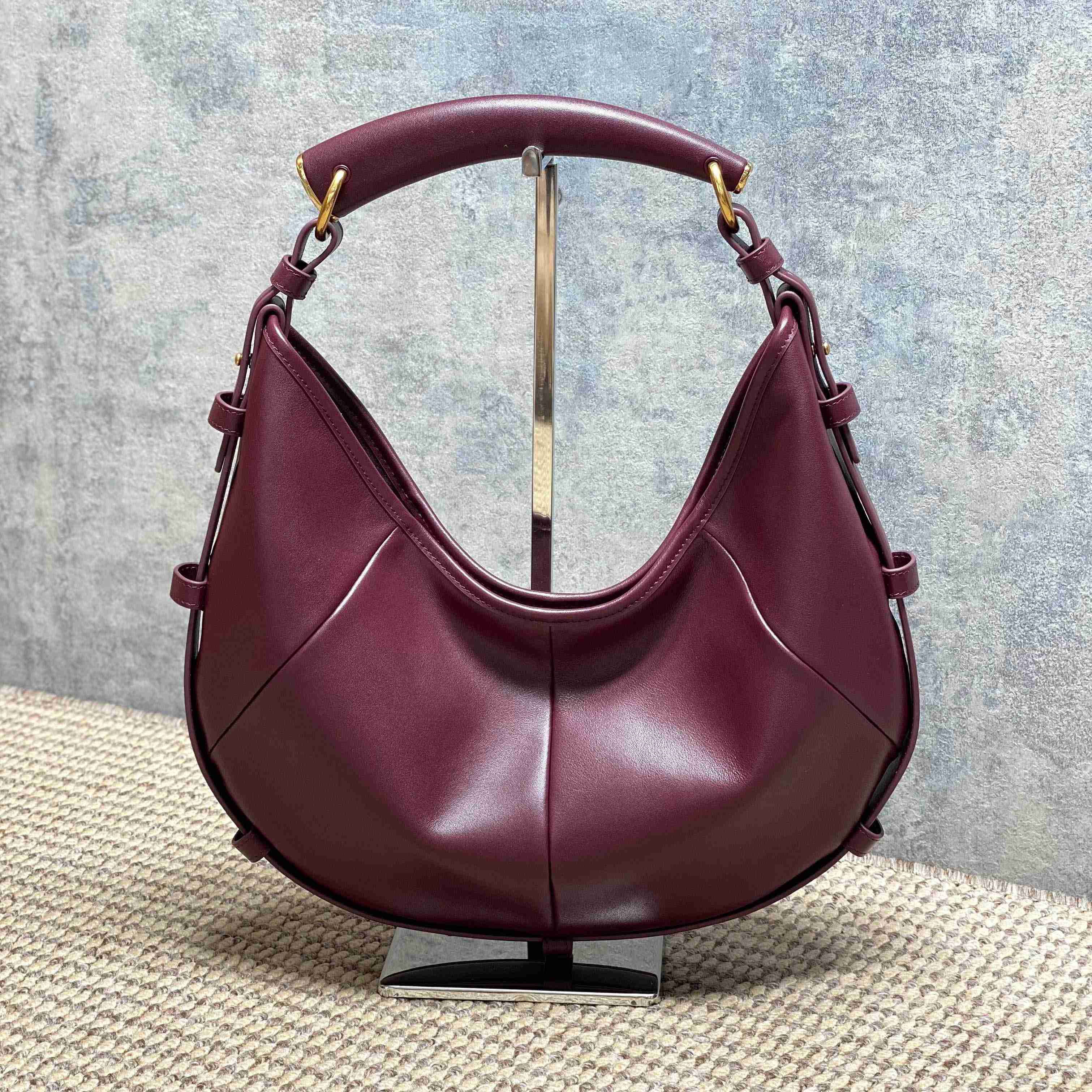 Saint Laurent MOMBASA Medium In Leather - DesignerGu