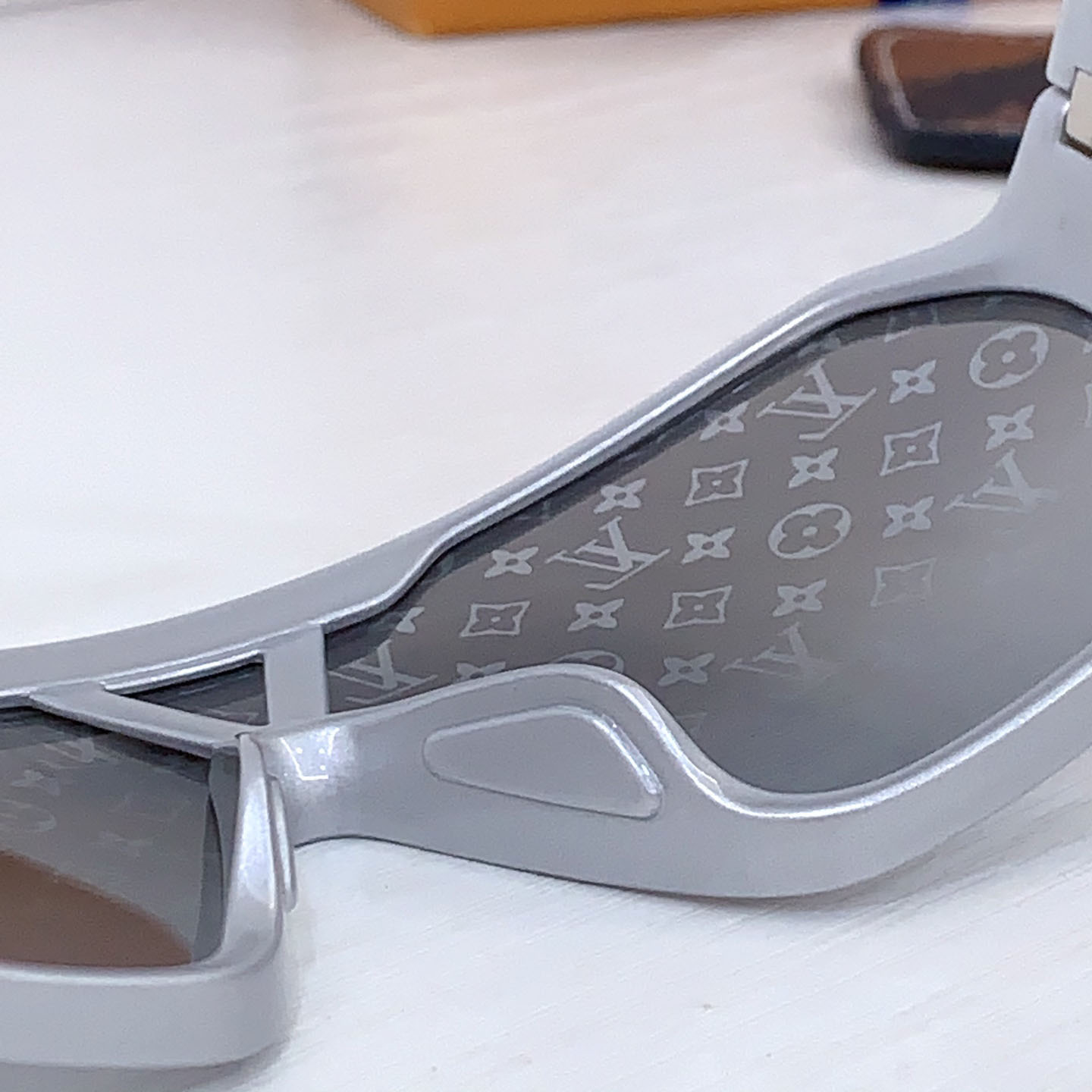 Louis Vuitton Z3102U   Sunglasses   - DesignerGu