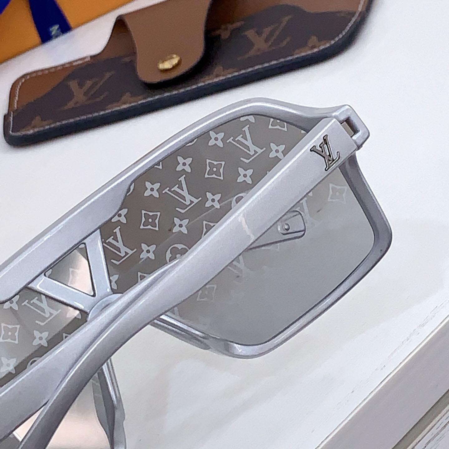 Louis Vuitton Z3102U   Sunglasses   - DesignerGu