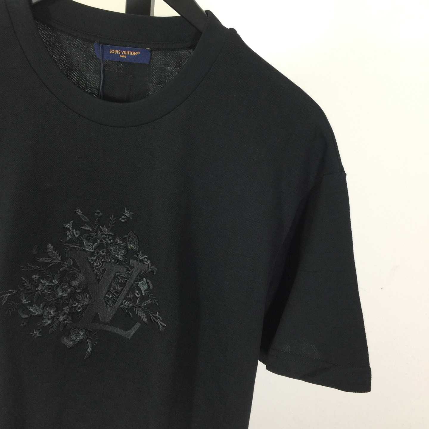 Louis Vuitton Embroidered Signature T-Shirt   1AJRHM - DesignerGu