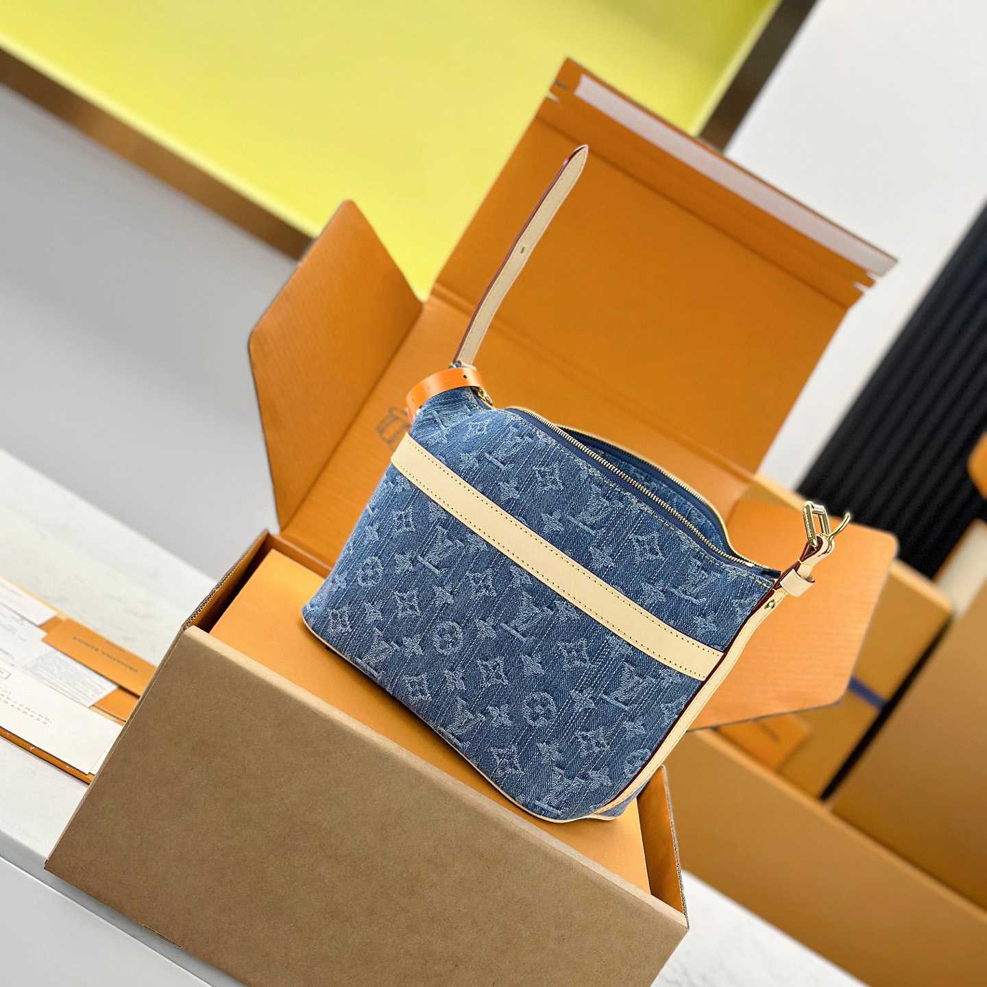 Louis Vuitton Cruiser Toiletry Bag M27945 - DesignerGu