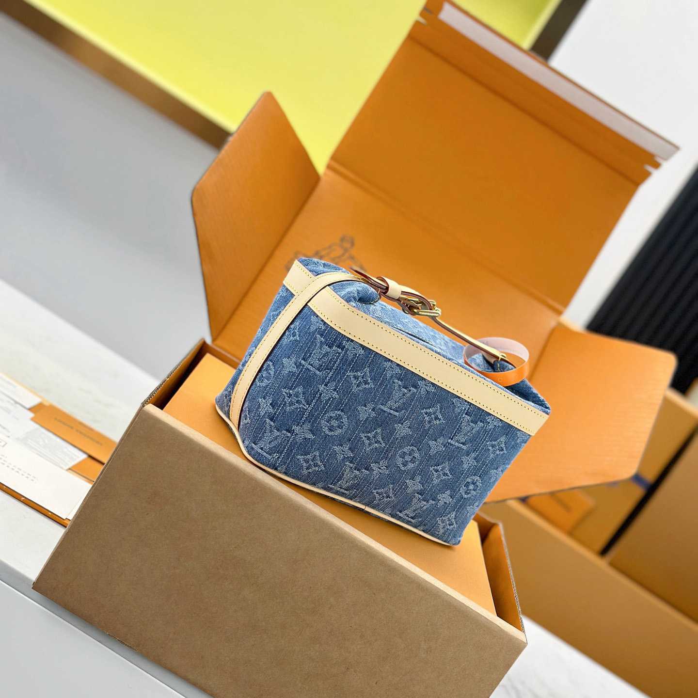 Louis Vuitton Cruiser Toiletry Bag M27945 - DesignerGu