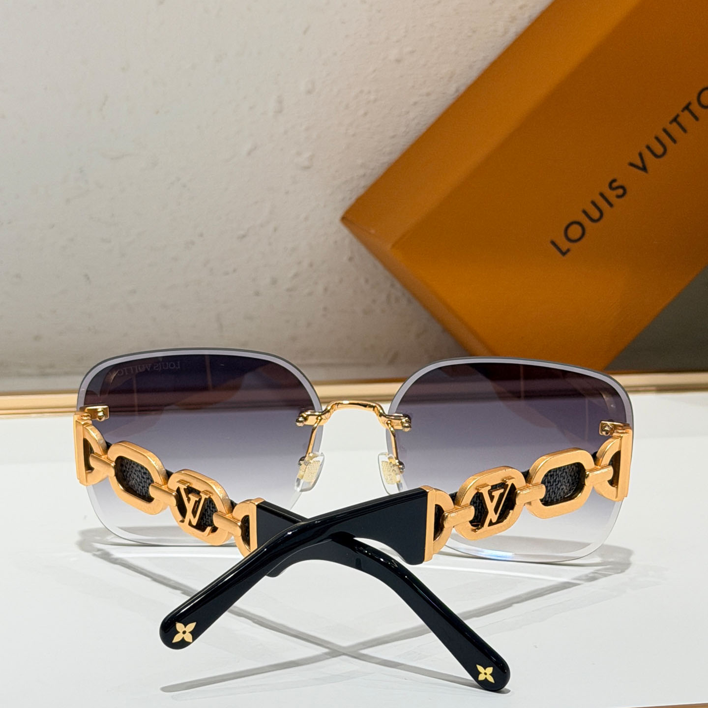 Louis Vuitton Z2056   Sunglasses   - DesignerGu