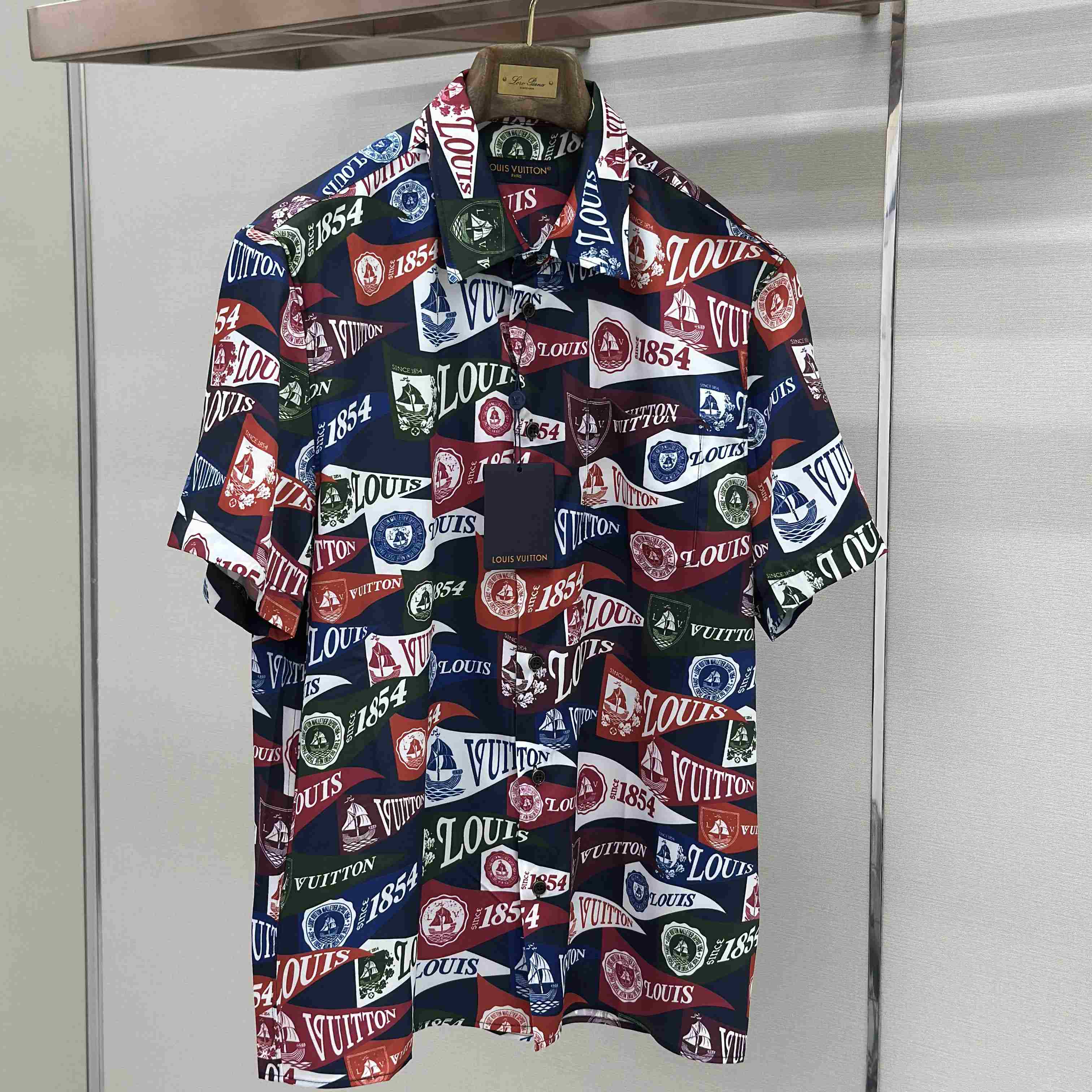 Louis Vuitton Printed Short-Sleeved Silk-Blend Shirt 1AIKBE - DesignerGu