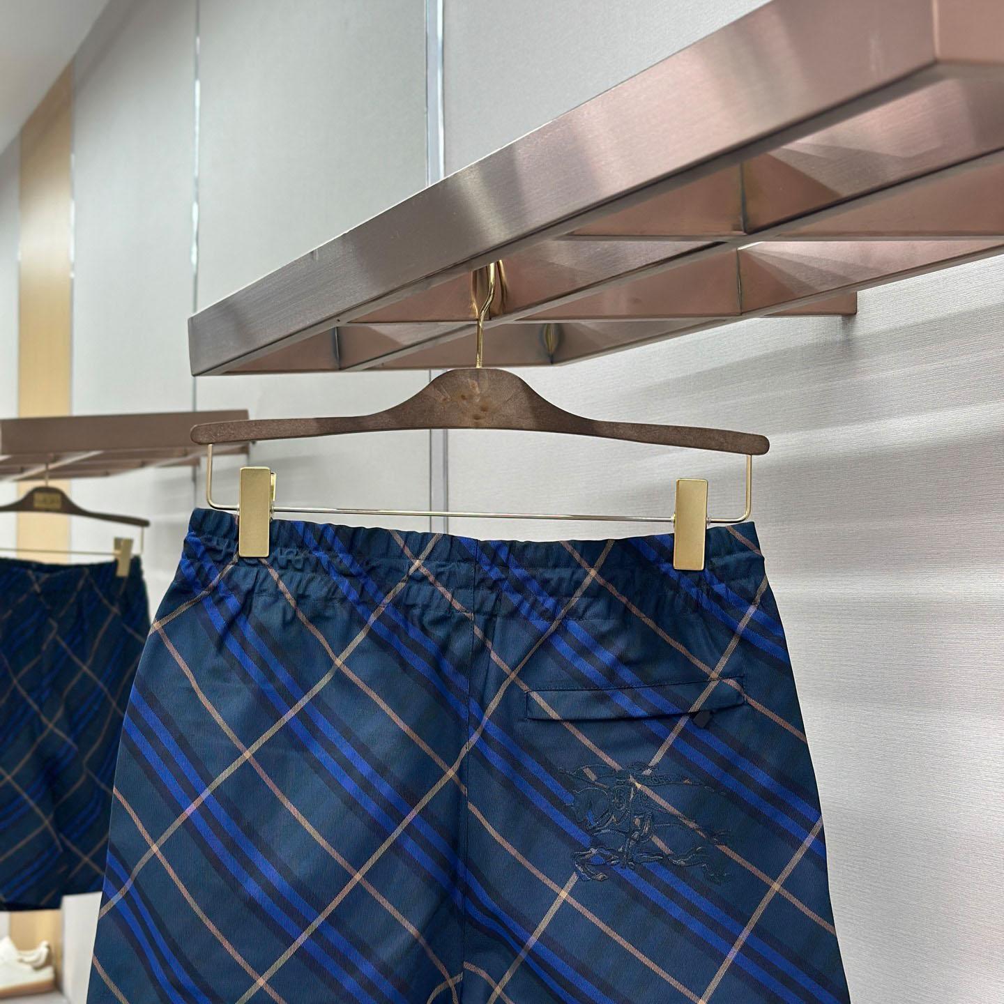 Burberry Check-Pattern Shorts - DesignerGu