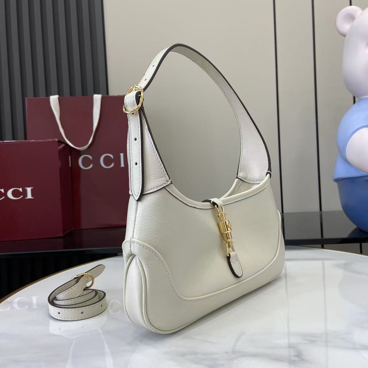 Gucci Jackie Slim Medium Shoulder Bag  - DesignerGu
