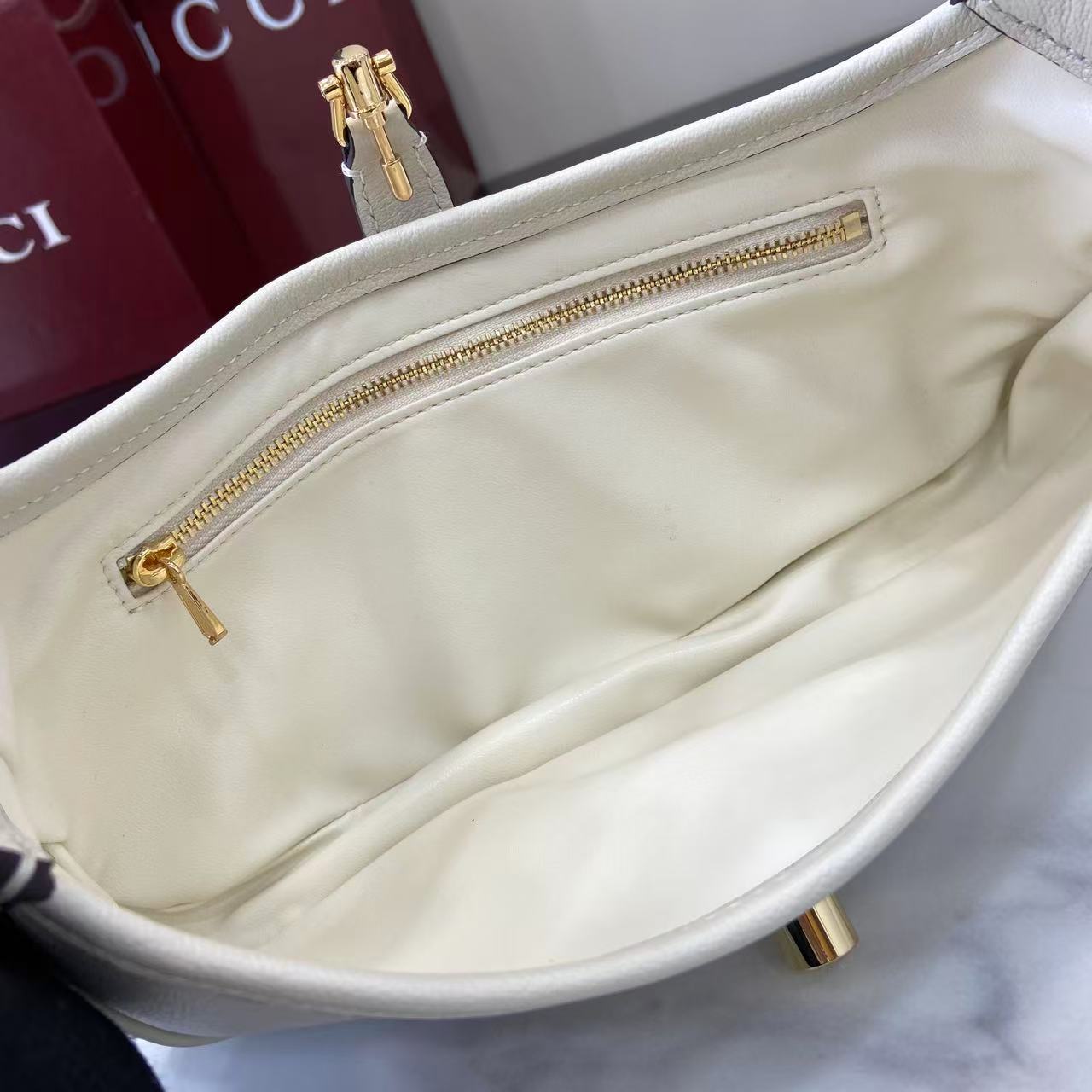 Gucci Jackie Slim Medium Shoulder Bag  - DesignerGu