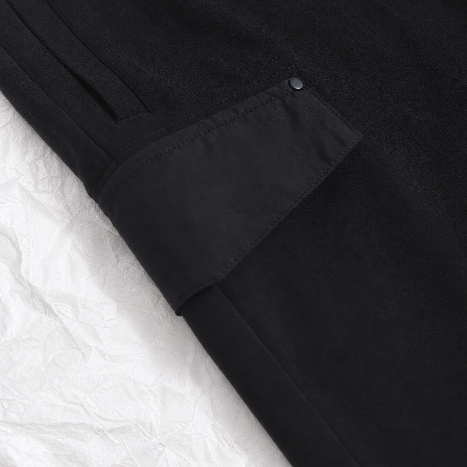 Moose Knuckles Dalon Cargo Sweatshorts - DesignerGu
