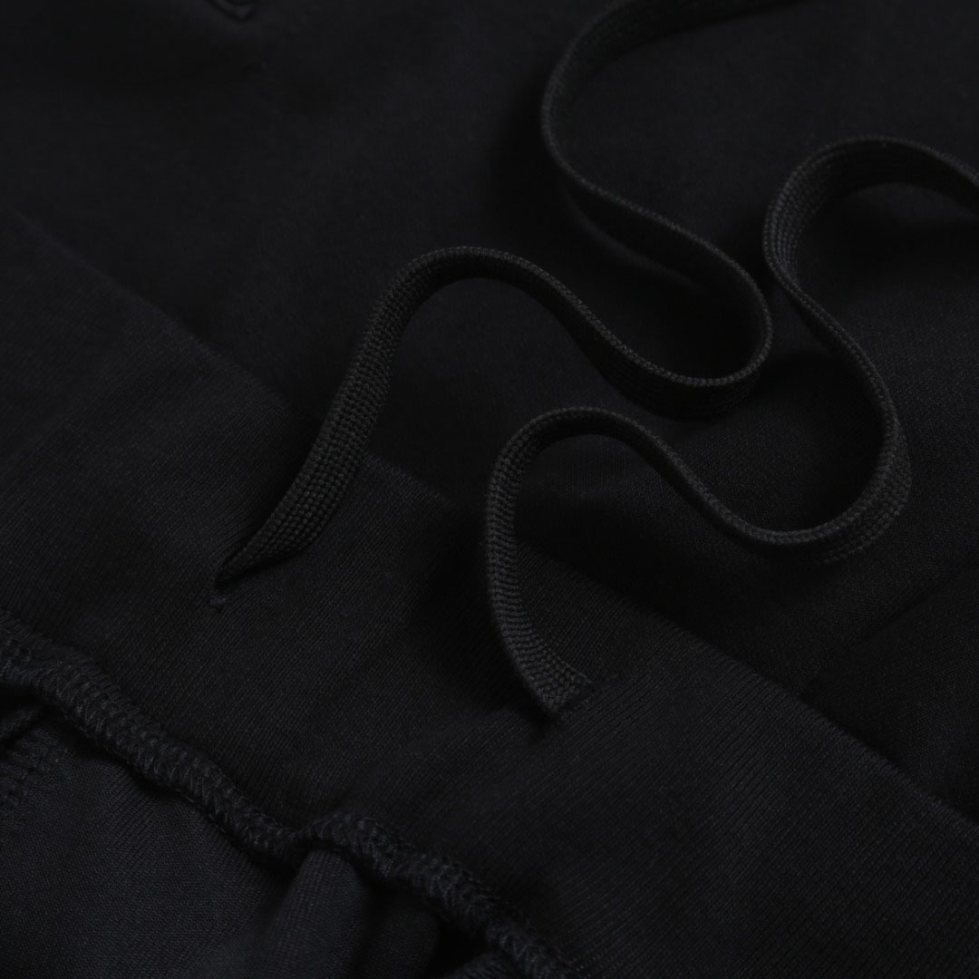 Moose Knuckles Dalon Cargo Sweatshorts - DesignerGu