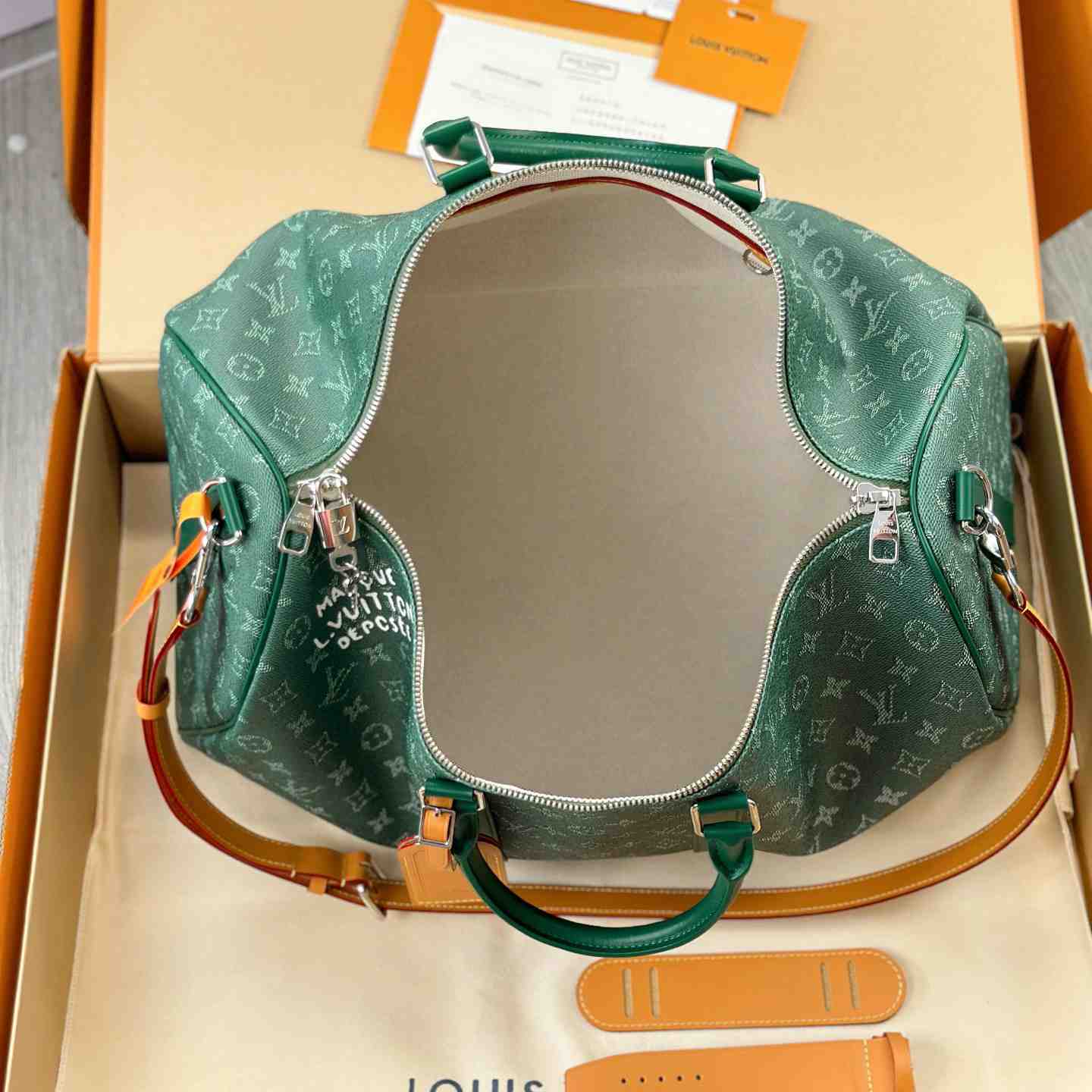 Louis Vuitton Keepall Bandoulière 50 M26866 - DesignerGu