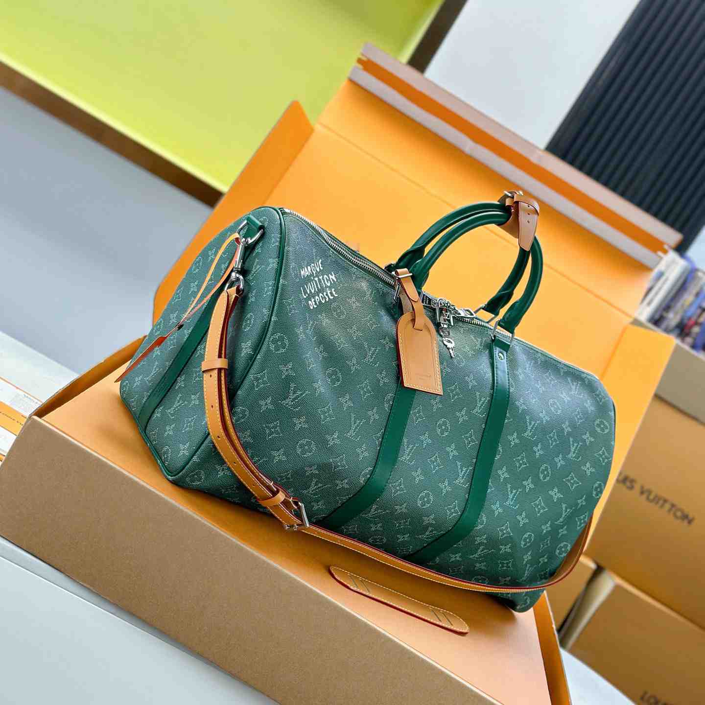 Louis Vuitton Keepall Bandoulière 50 M26866 - DesignerGu