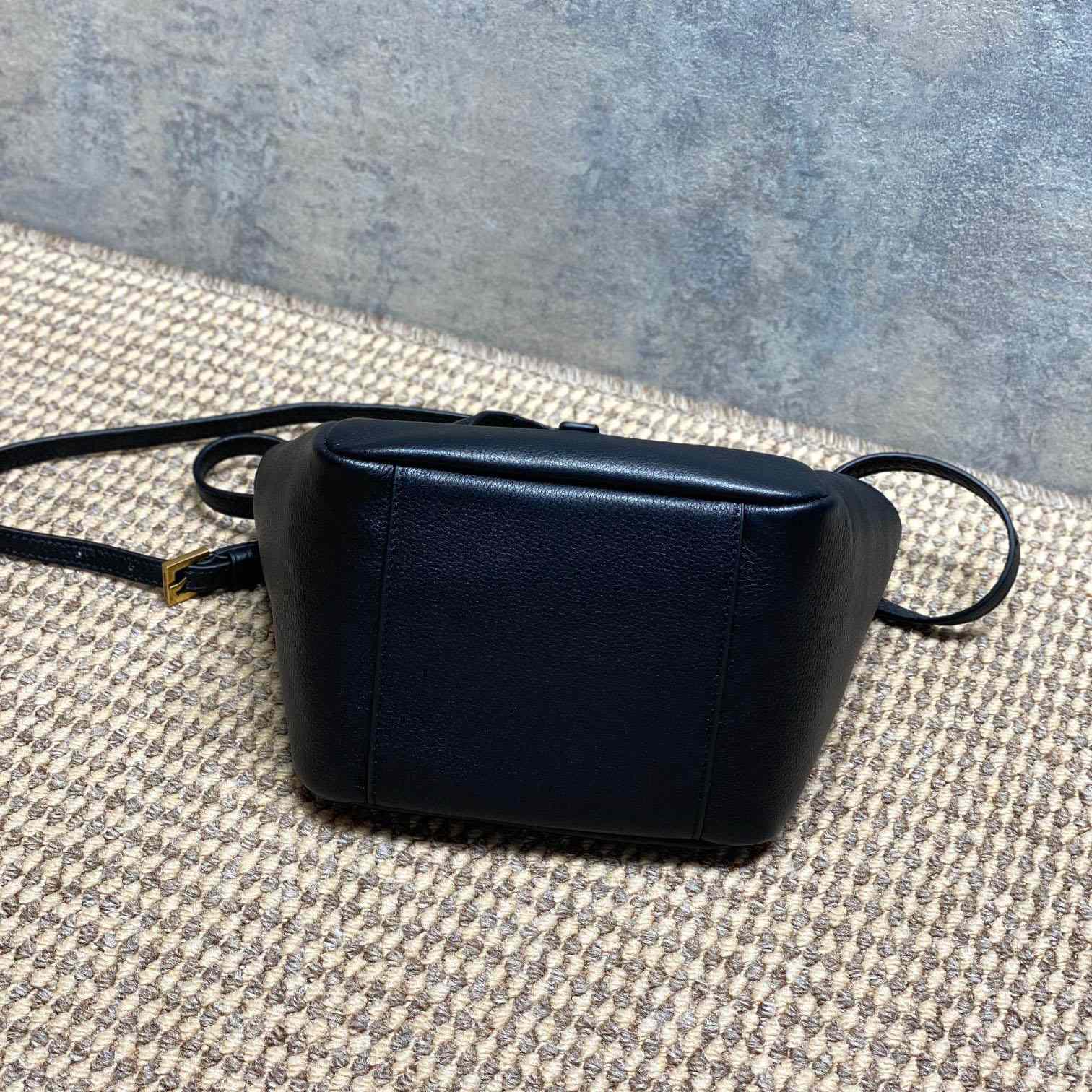 Saint Laurent LE 5 À 7 BABY BEA In Grained Leather - DesignerGu