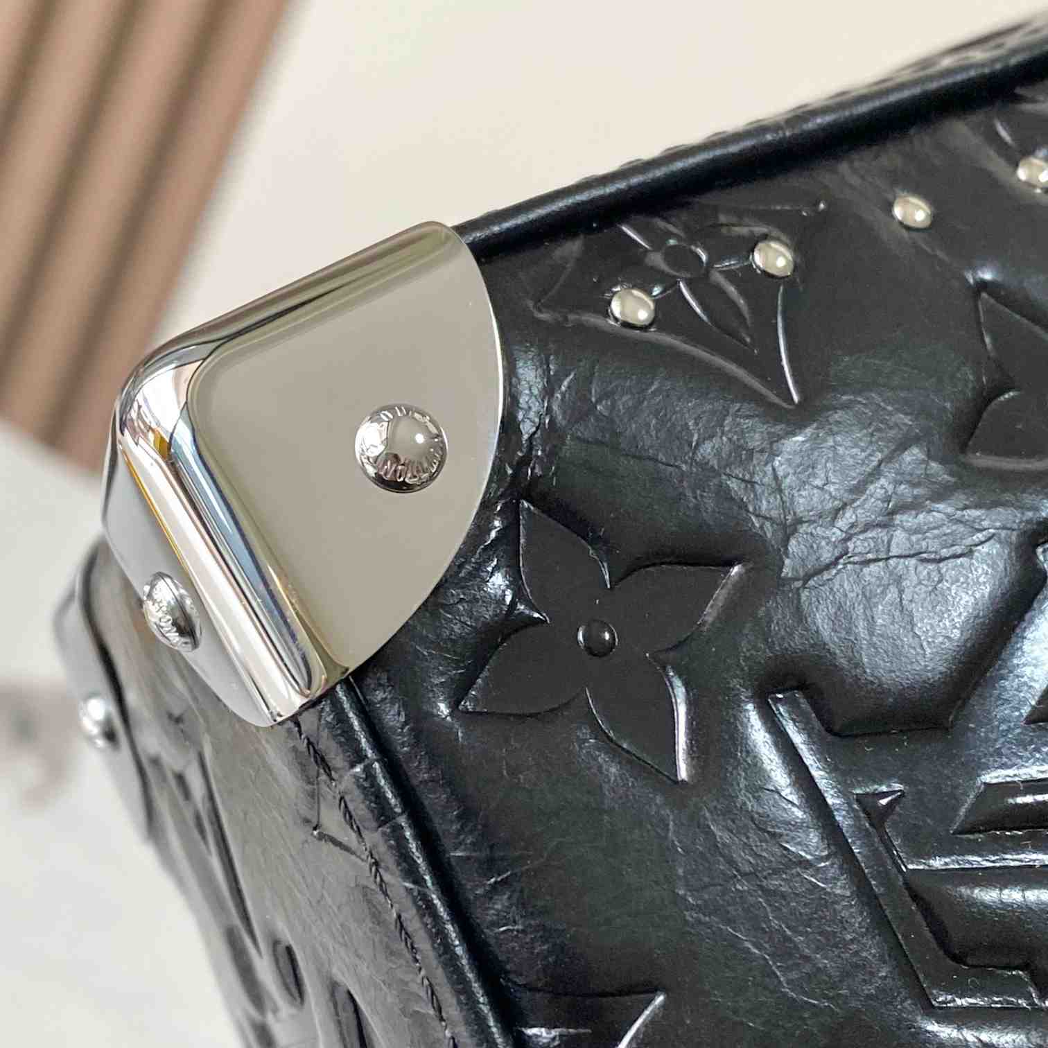 Louis Vuitton  Trunkie M28137 - DesignerGu