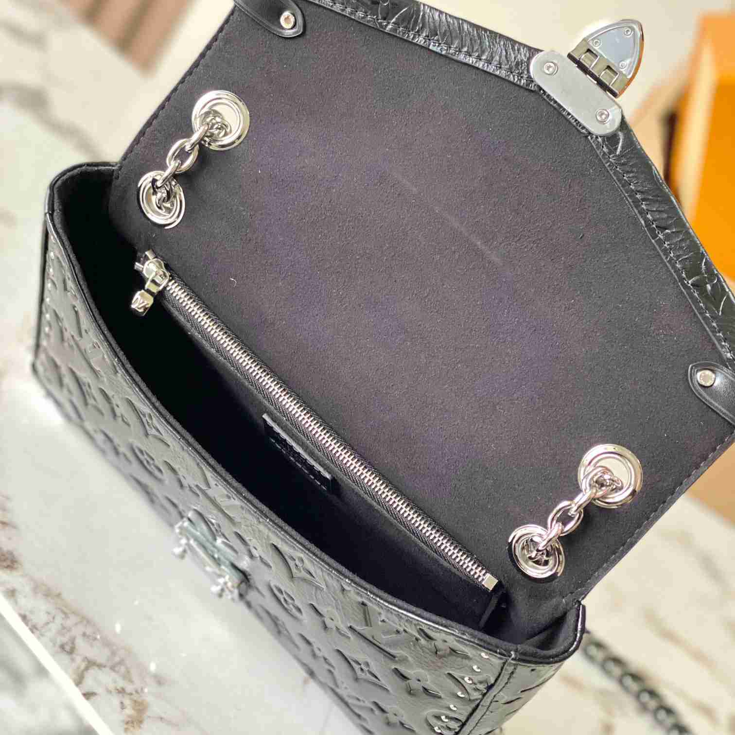 Louis Vuitton  Trunkie M28137 - DesignerGu