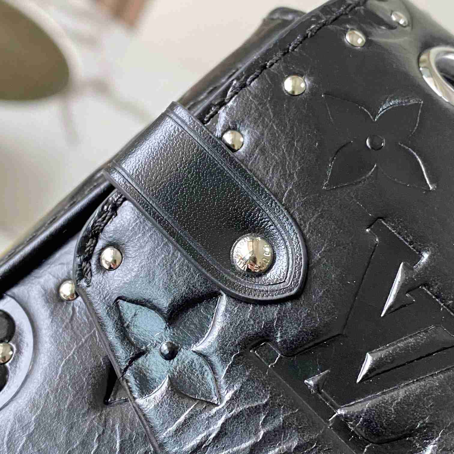 Louis Vuitton  Trunkie M28137 - DesignerGu