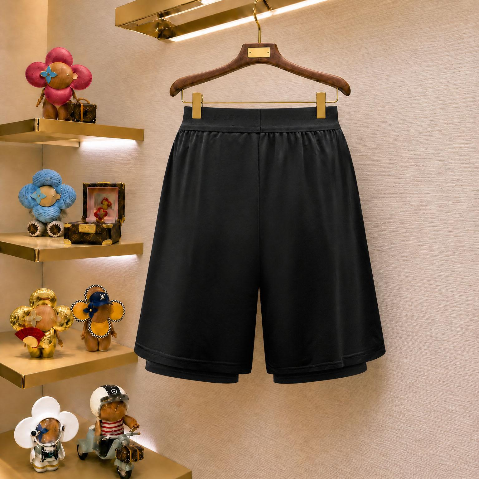 Louis Vuitton Double Layer Running Shorts 1AJCBT - DesignerGu