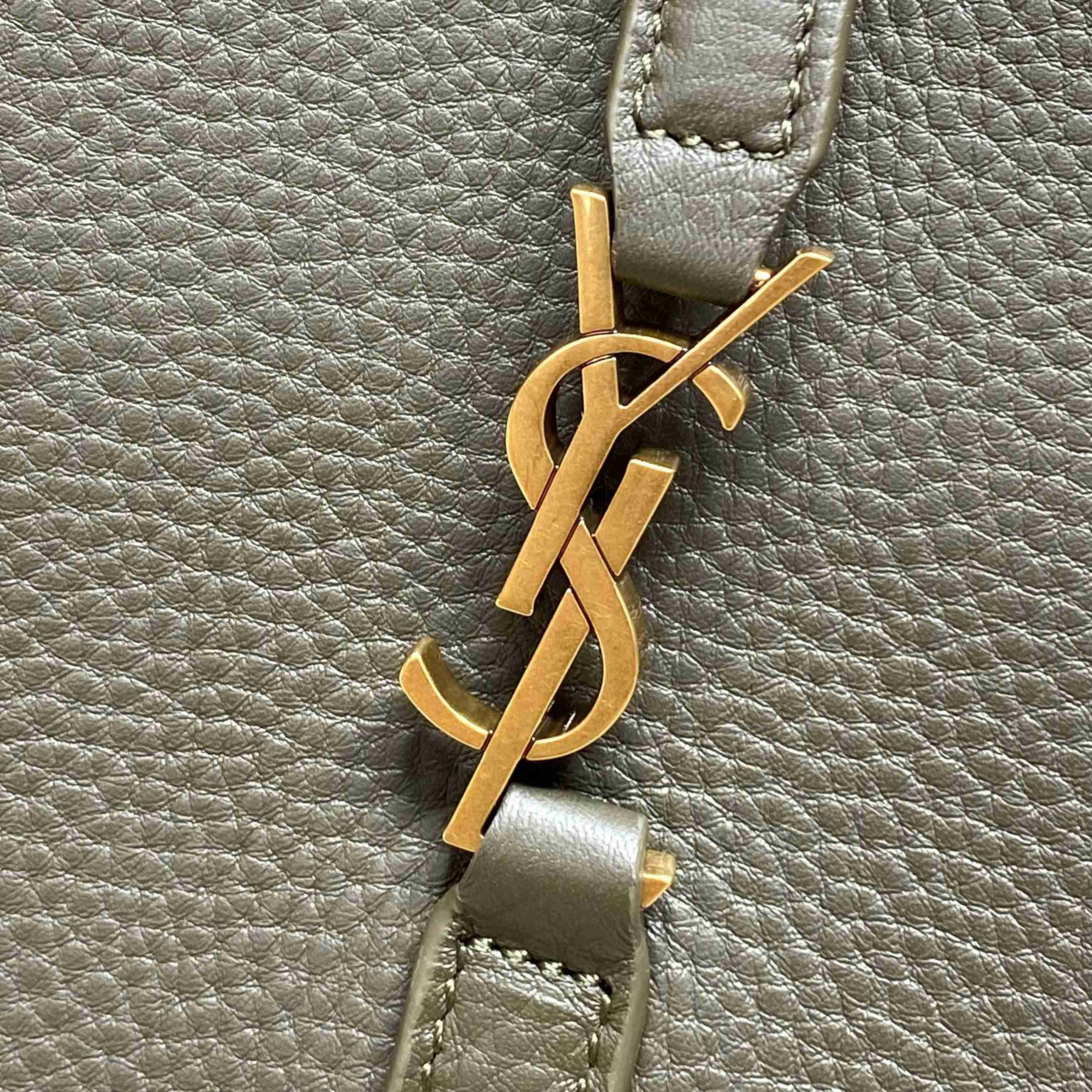 Saint Laurent LE 5 À 7 BABY BEA In Grained Leather - DesignerGu