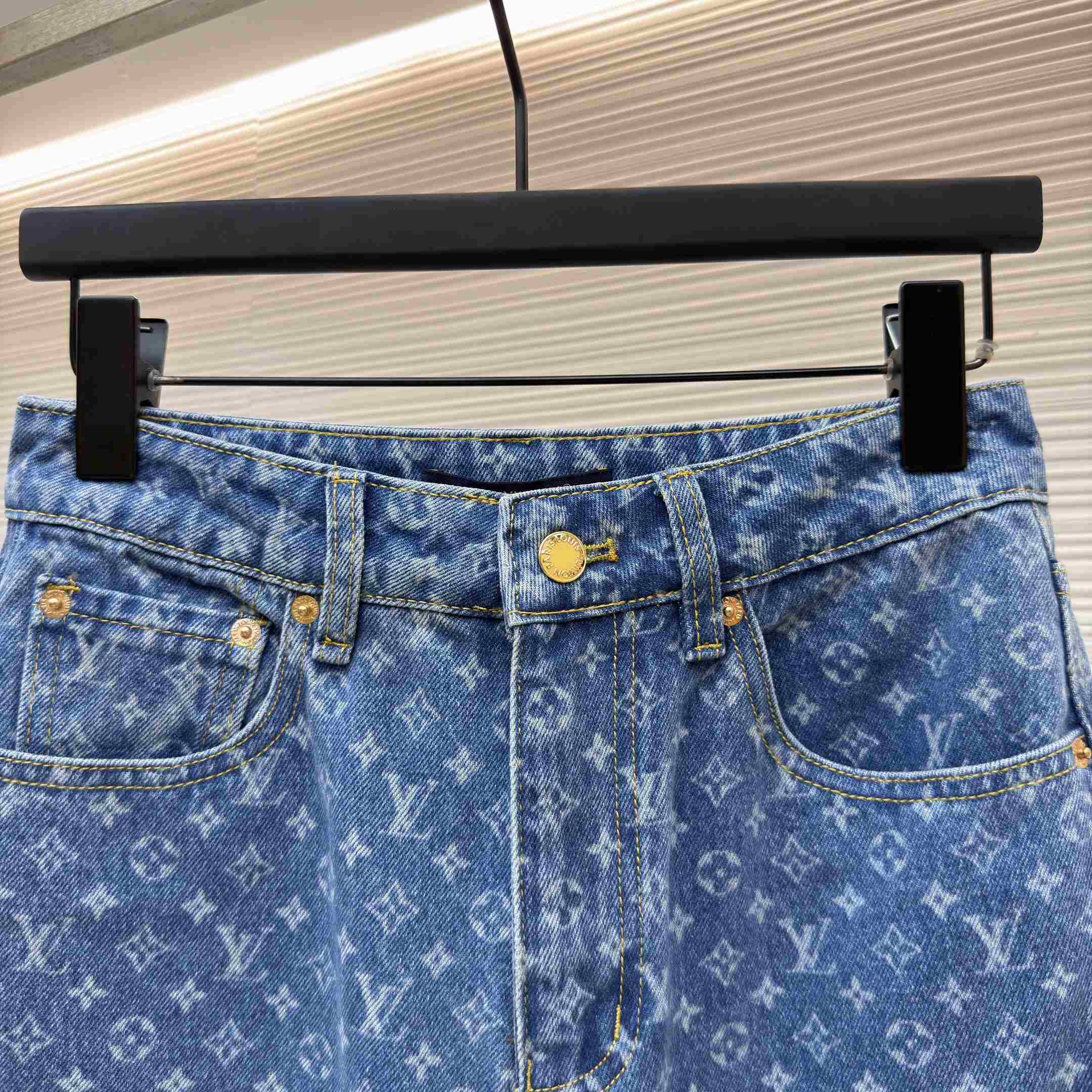 Louis Vuitton Monogram Flared Jeans 1AHENS - DesignerGu