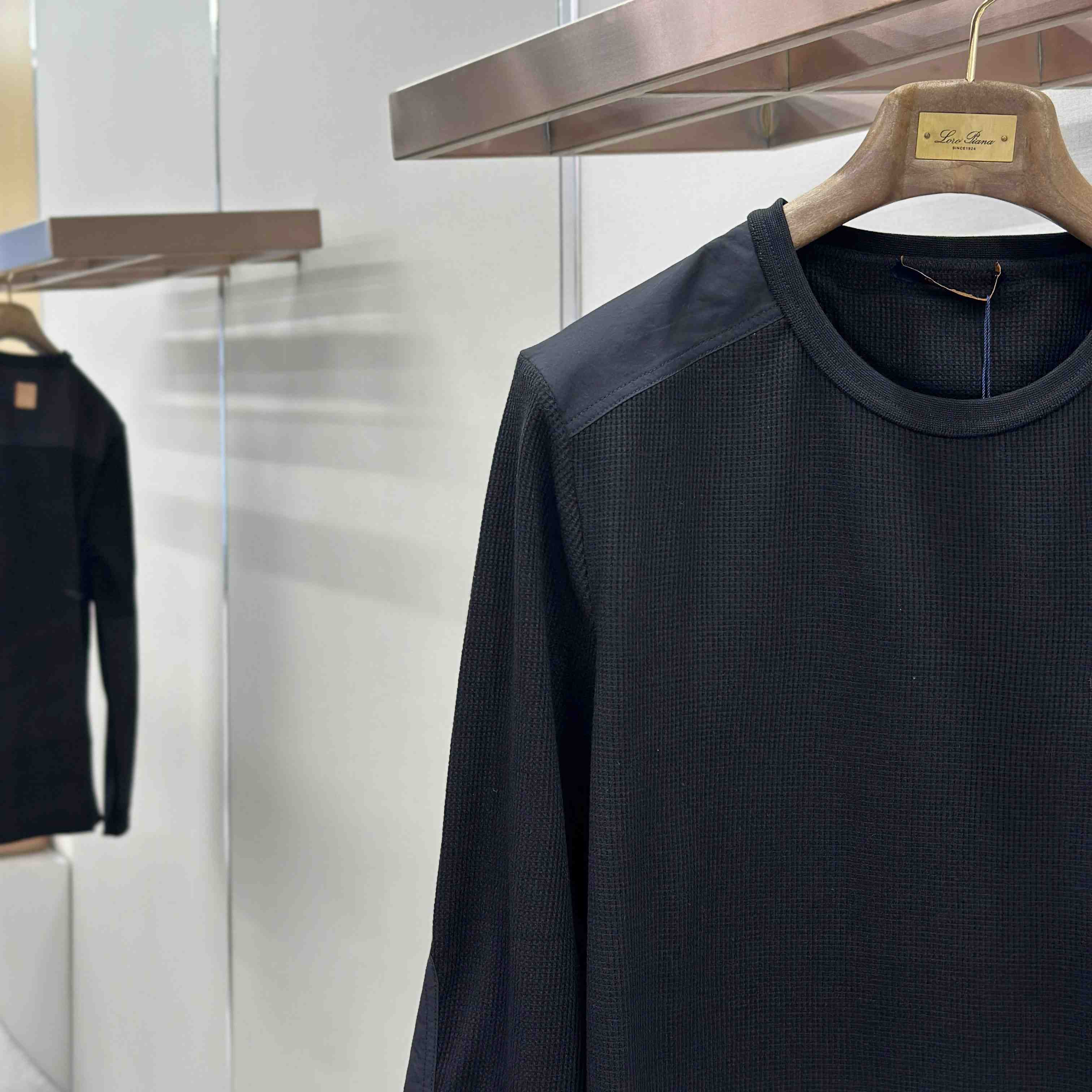 Louis Vuitton Waffle Long-Sleeved Outdoor T-Shirt 1AK7F7 - DesignerGu