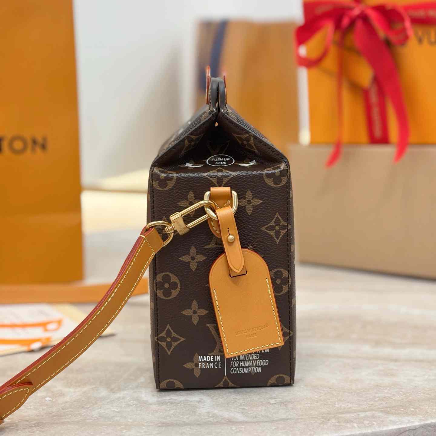Louis Vuitton  Milk Bag M29326 - DesignerGu
