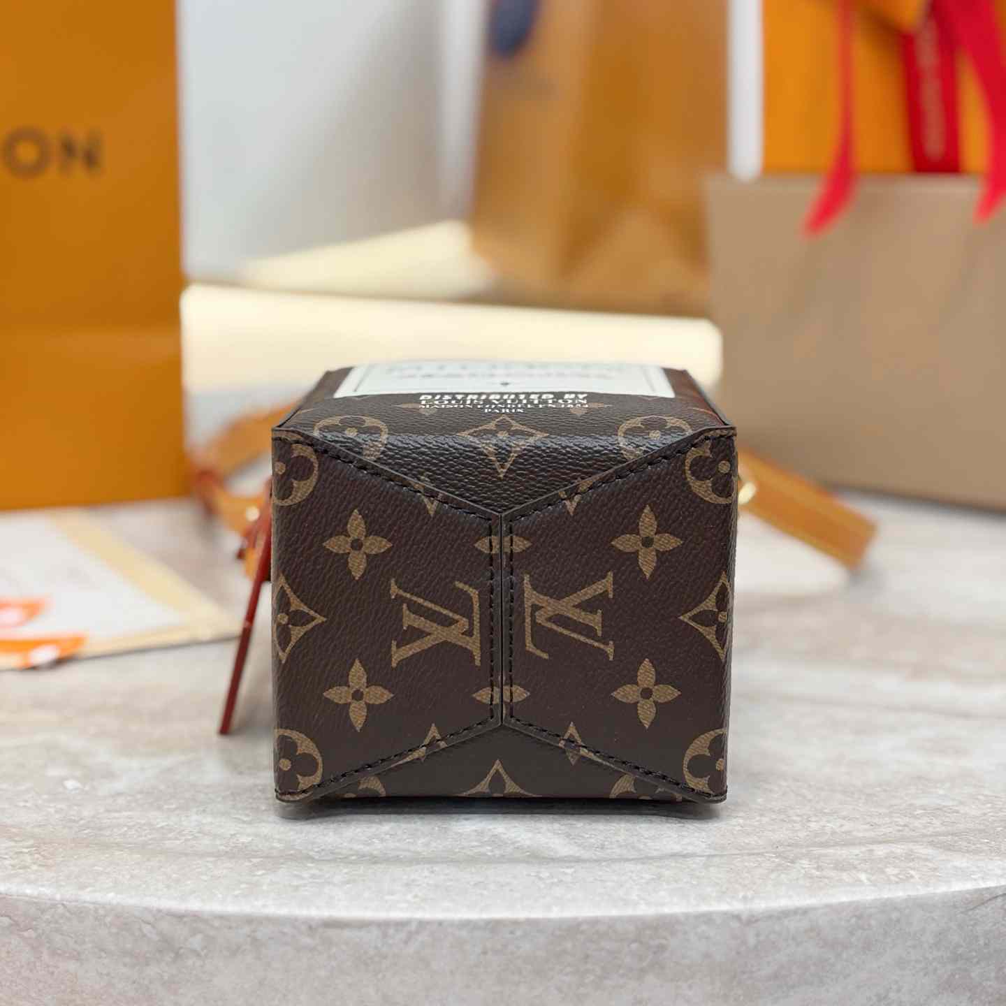 Louis Vuitton  Milk Bag M29326 - DesignerGu