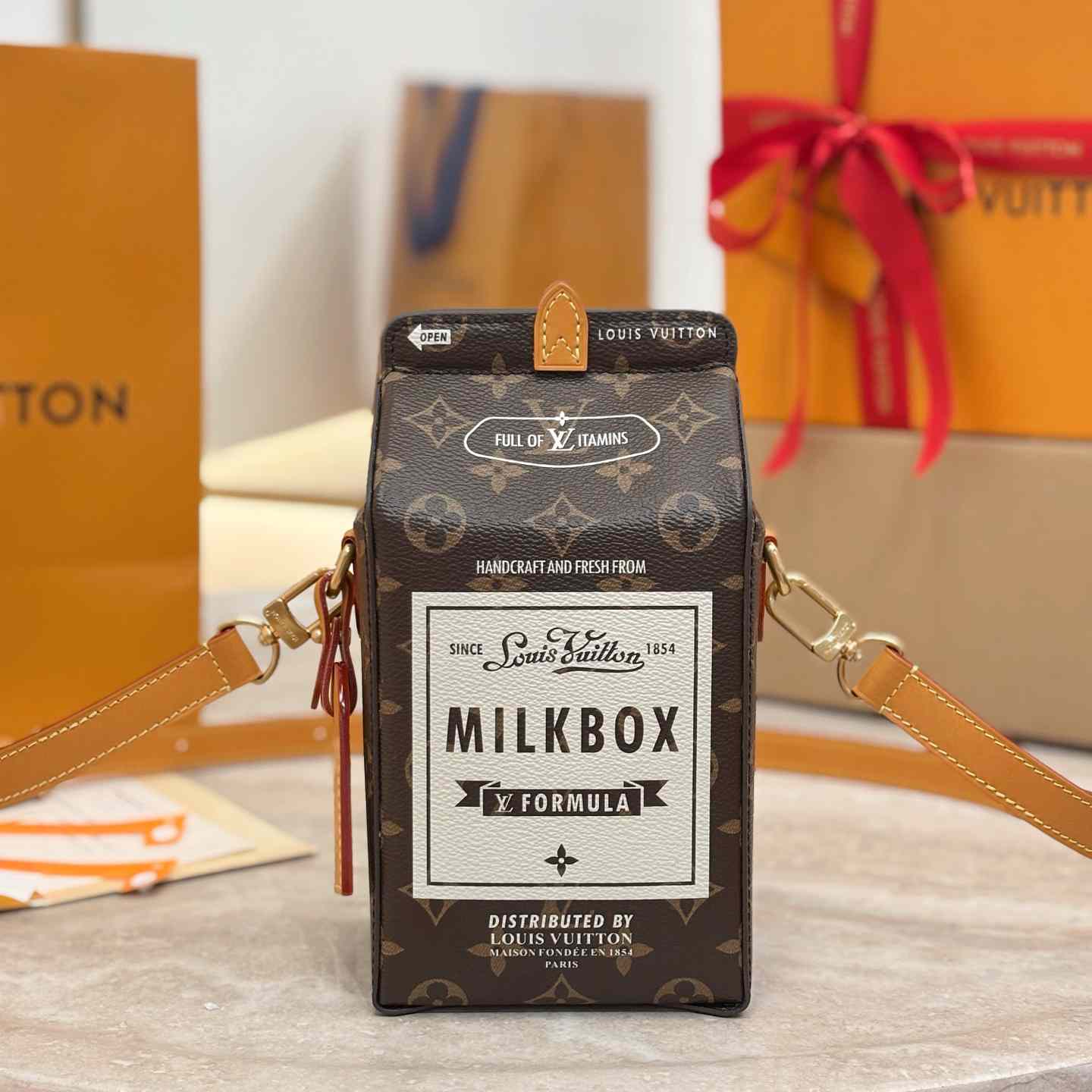 Louis Vuitton  Milk Bag M29326 - DesignerGu