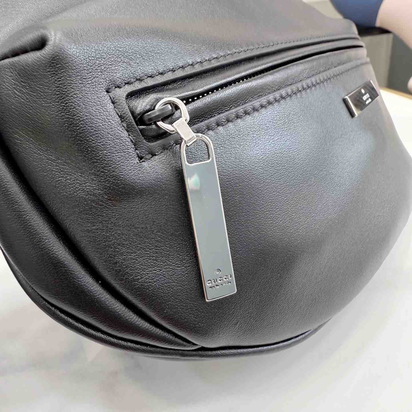 Gucci Tag Medium Crossbody Bag 875229 - DesignerGu