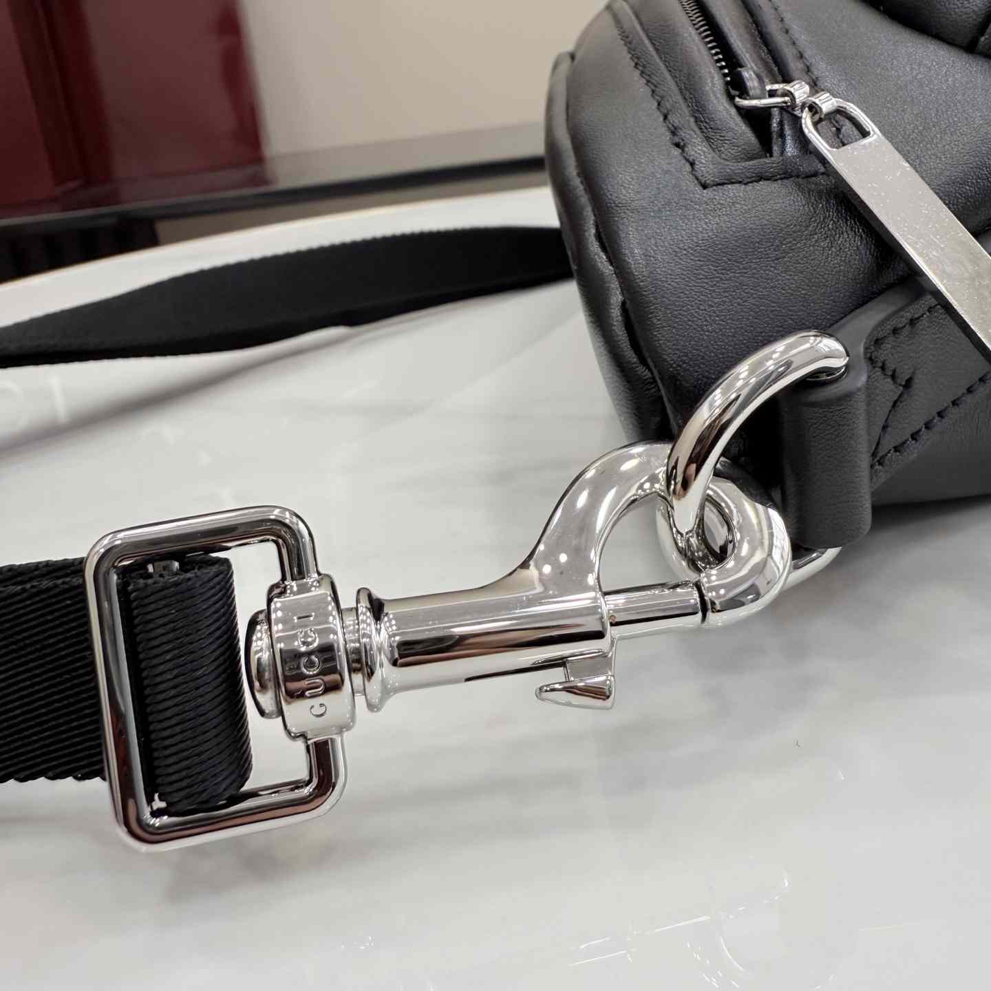 Gucci Tag Medium Crossbody Bag 875229 - DesignerGu