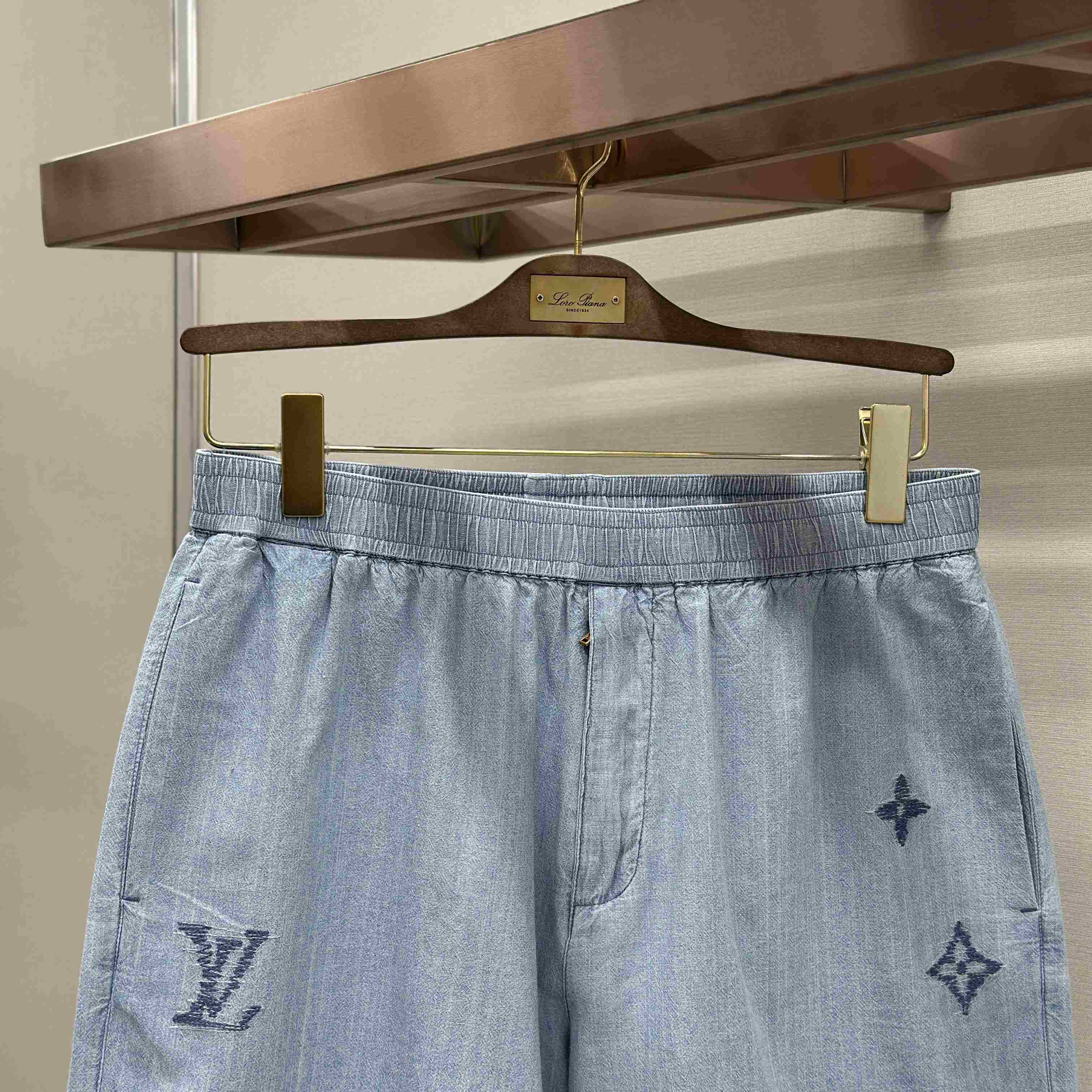 Louis Vuitton Embroidered Signature Chambray Shorts 1AK6P2 - DesignerGu