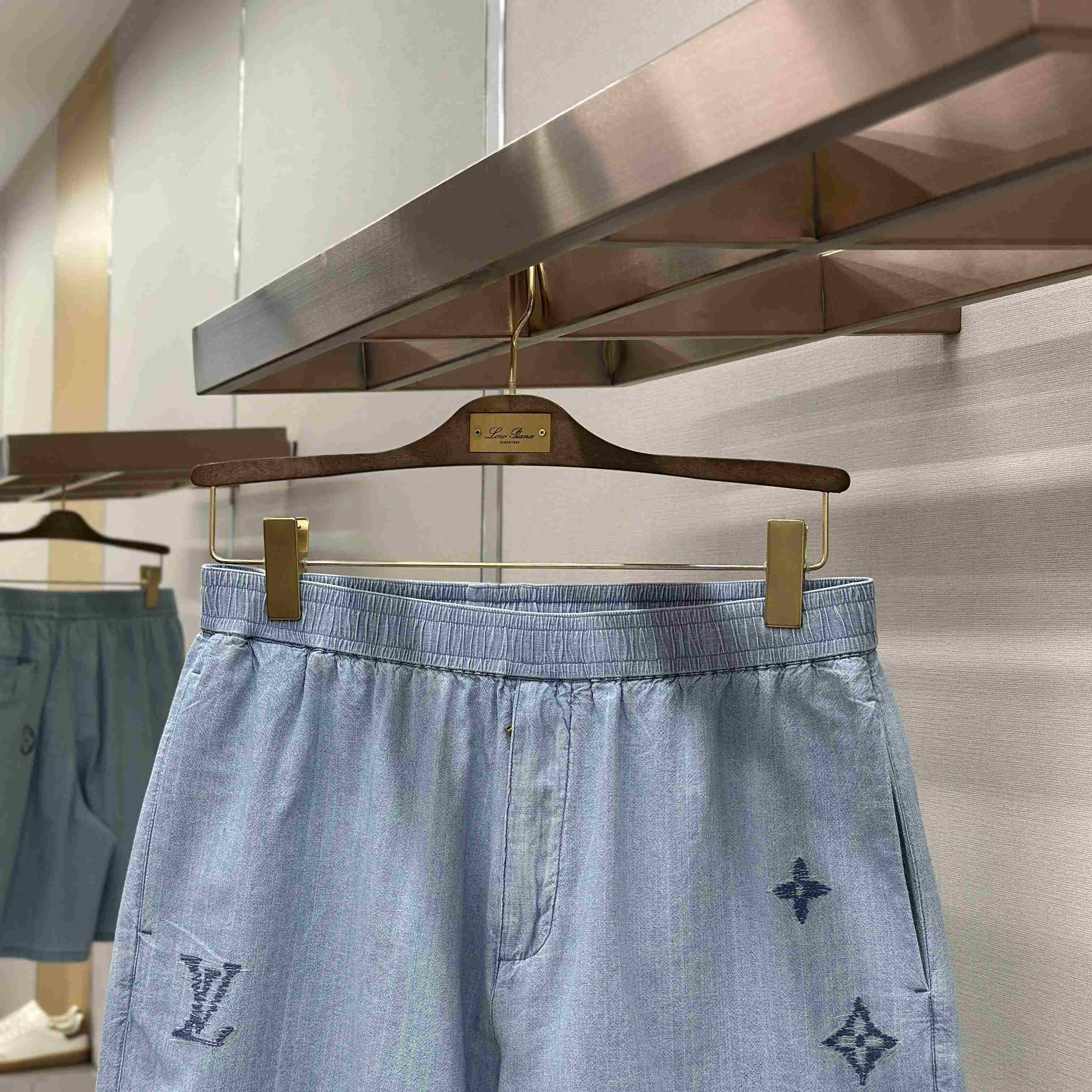 Louis Vuitton Embroidered Signature Chambray Shorts 1AK6P2 - DesignerGu