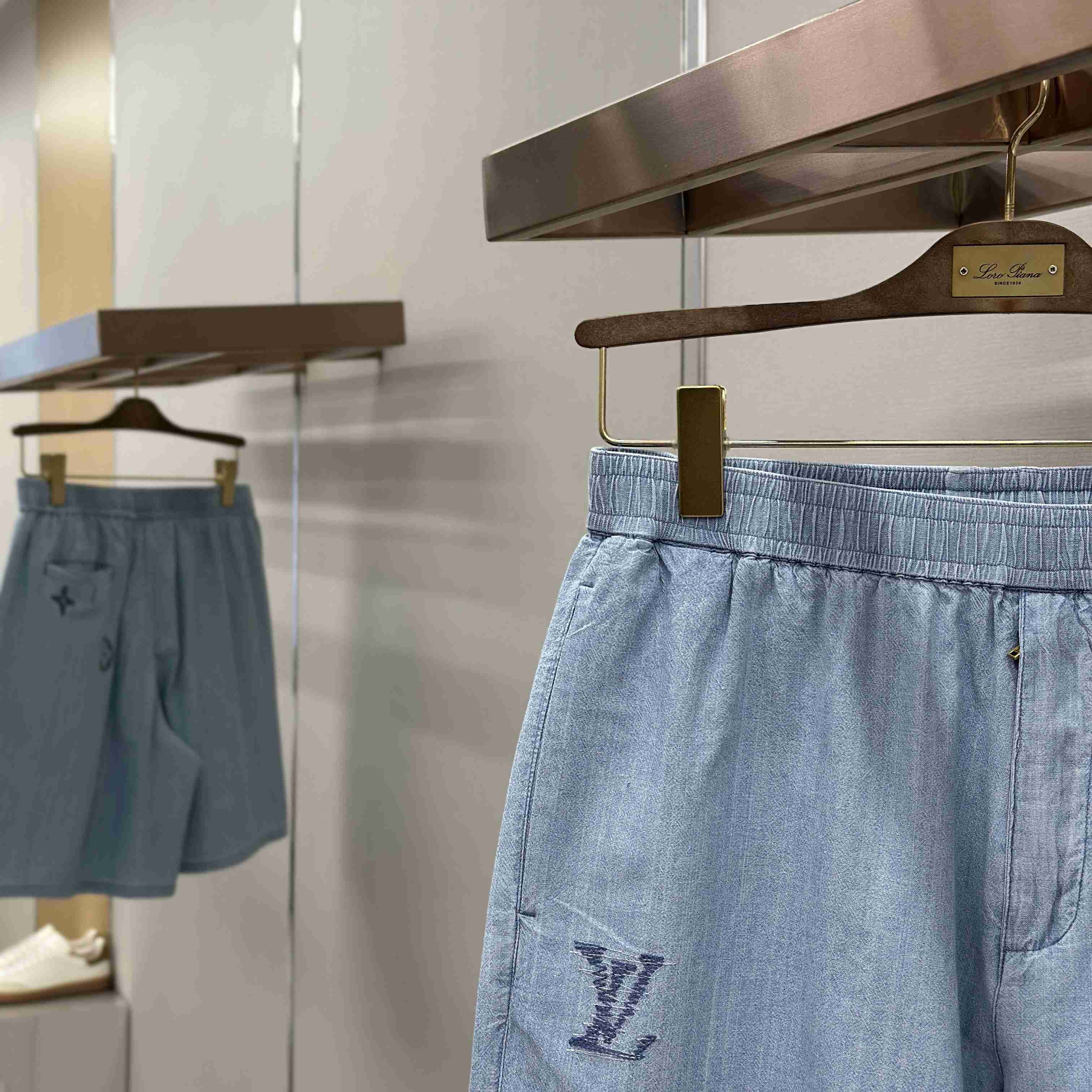 Louis Vuitton Embroidered Signature Chambray Shorts 1AK6P2 - DesignerGu