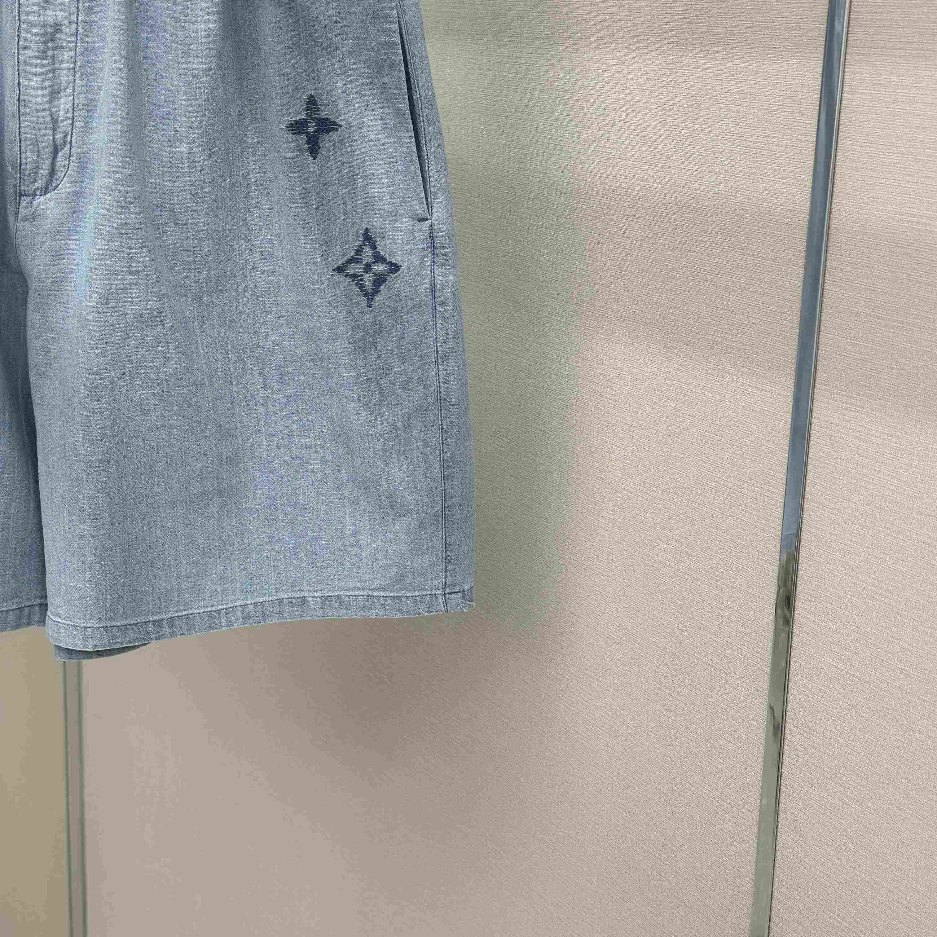 Louis Vuitton Embroidered Signature Chambray Shorts 1AK6P2 - DesignerGu
