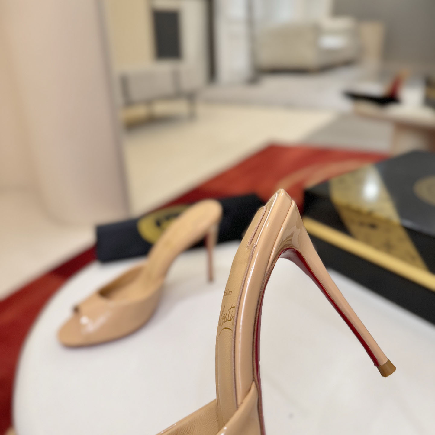 Christian Louboutin Me Dolly 100MM Patent Leather Mules - DesignerGu