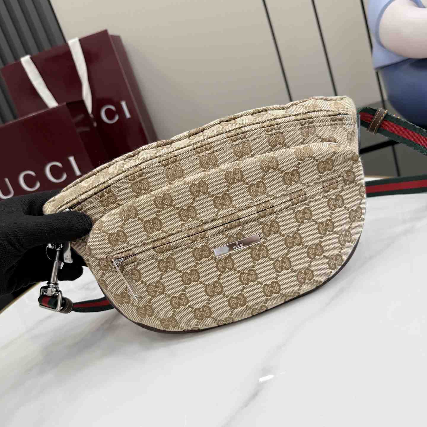 Gucci Tag Medium Crossbody Bag 875229 - DesignerGu
