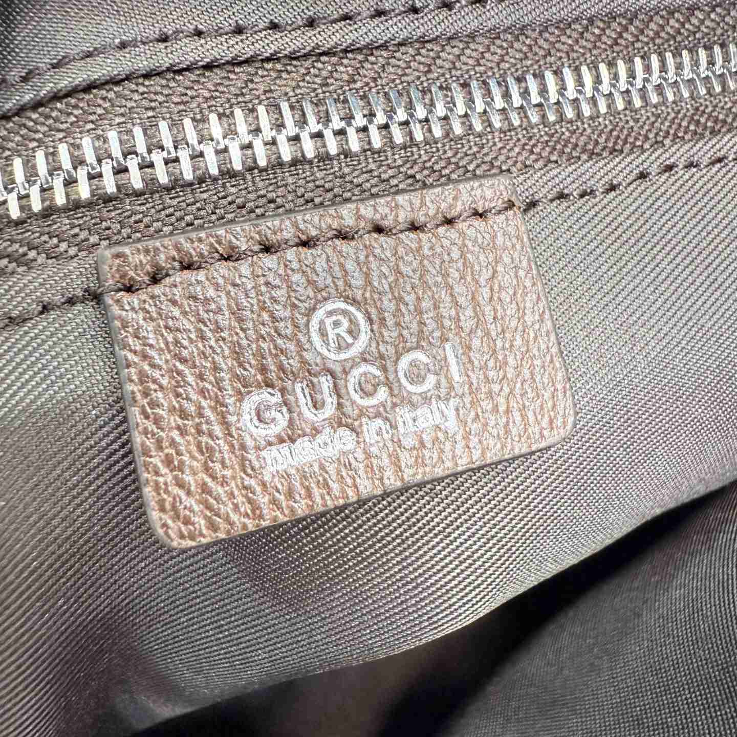 Gucci Tag Medium Crossbody Bag 875377 - DesignerGu