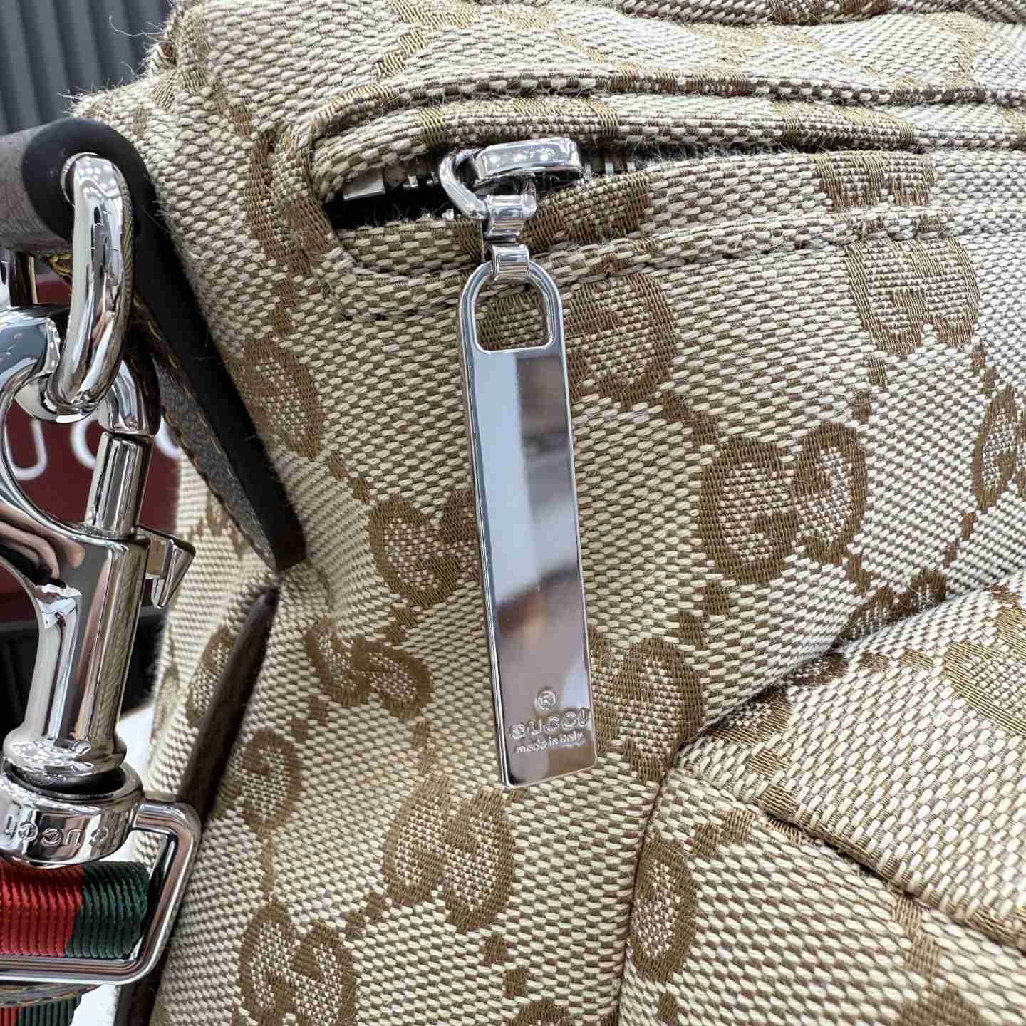 Gucci Tag Medium Crossbody Bag 875377 - DesignerGu