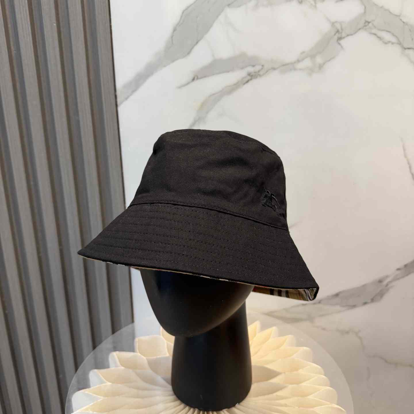 Burberry  Reversible Gabardine Bucket Hat - DesignerGu