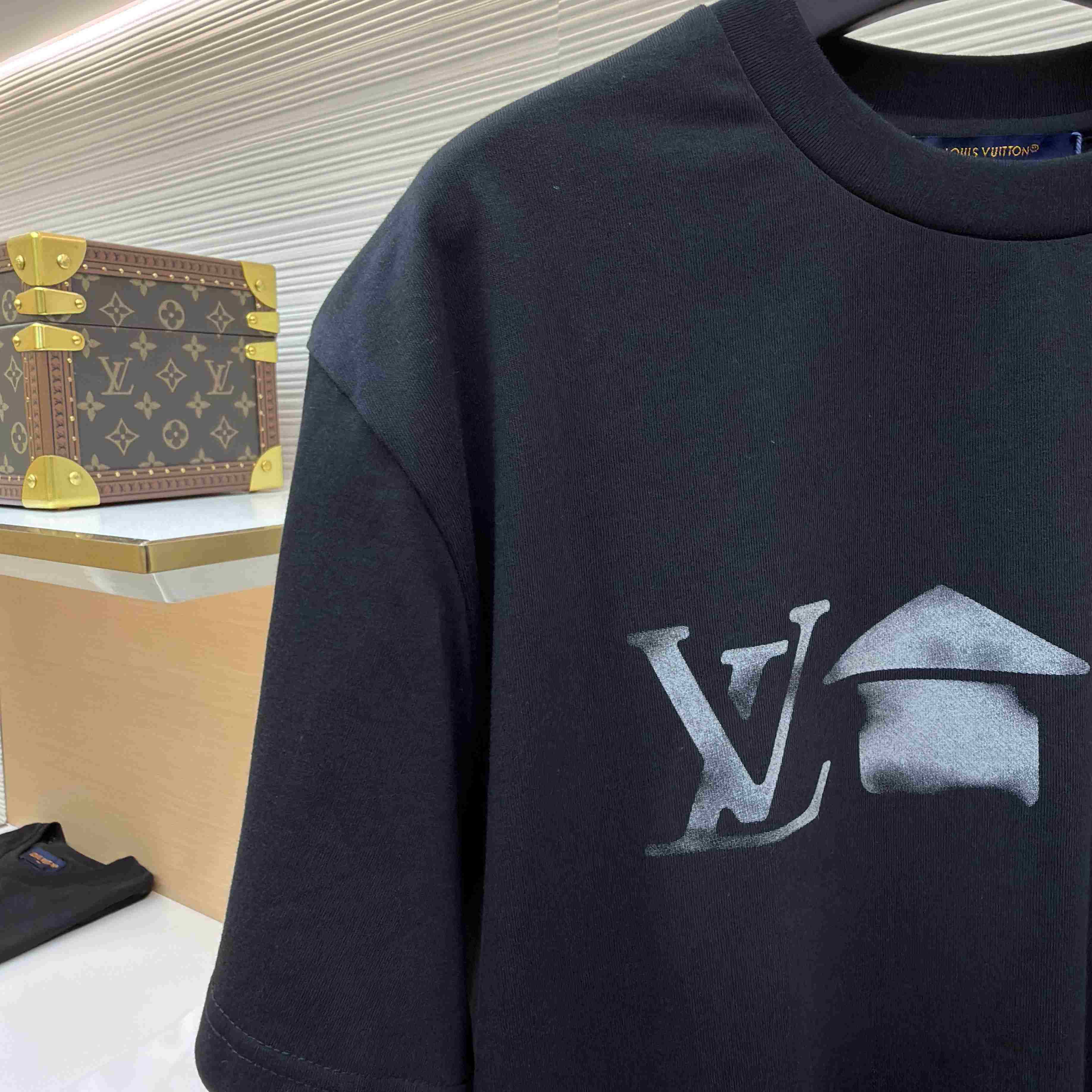 Louis Vuitton Printed Signature T-Shirt 1AKOS2 - DesignerGu