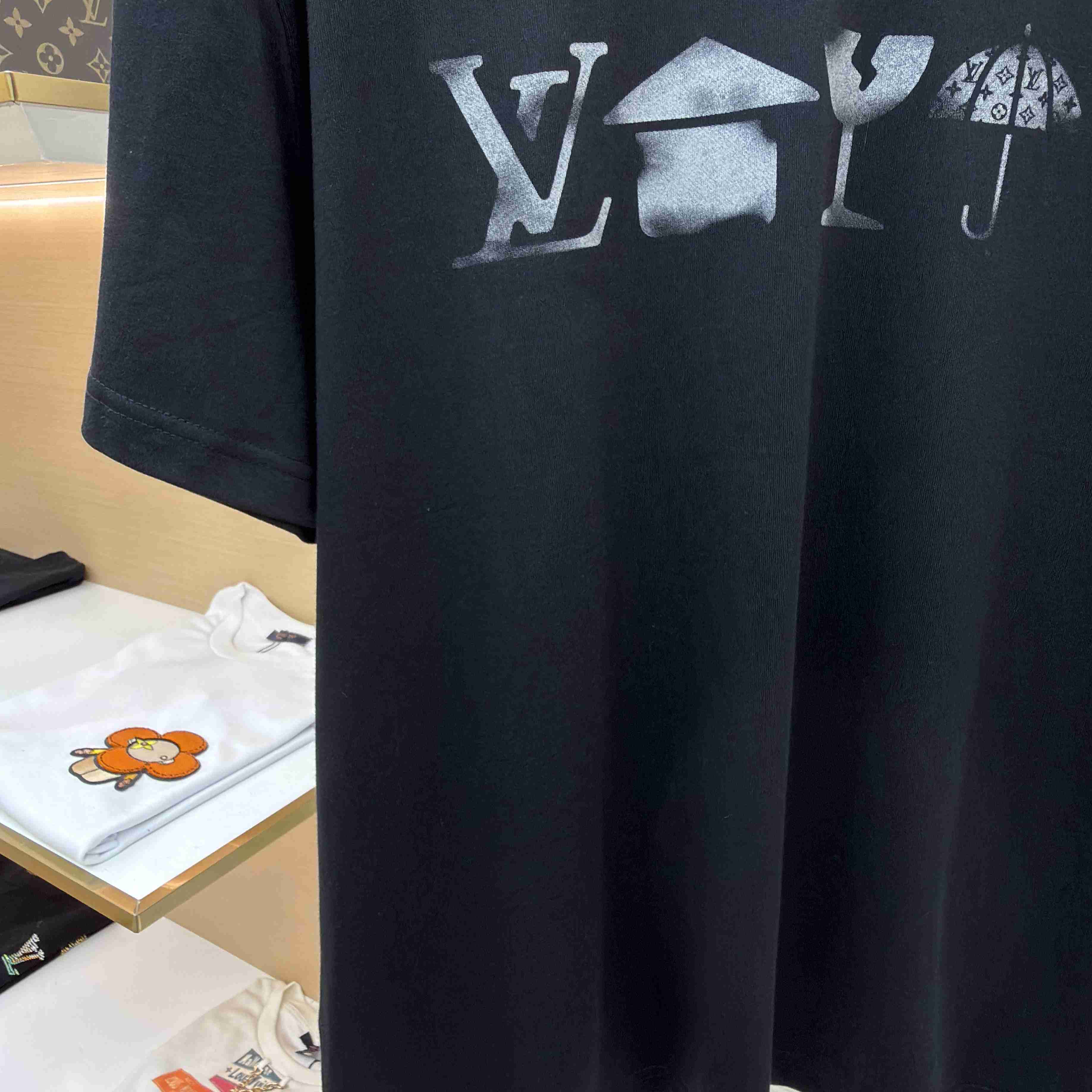 Louis Vuitton Printed Signature T-Shirt 1AKOS2 - DesignerGu