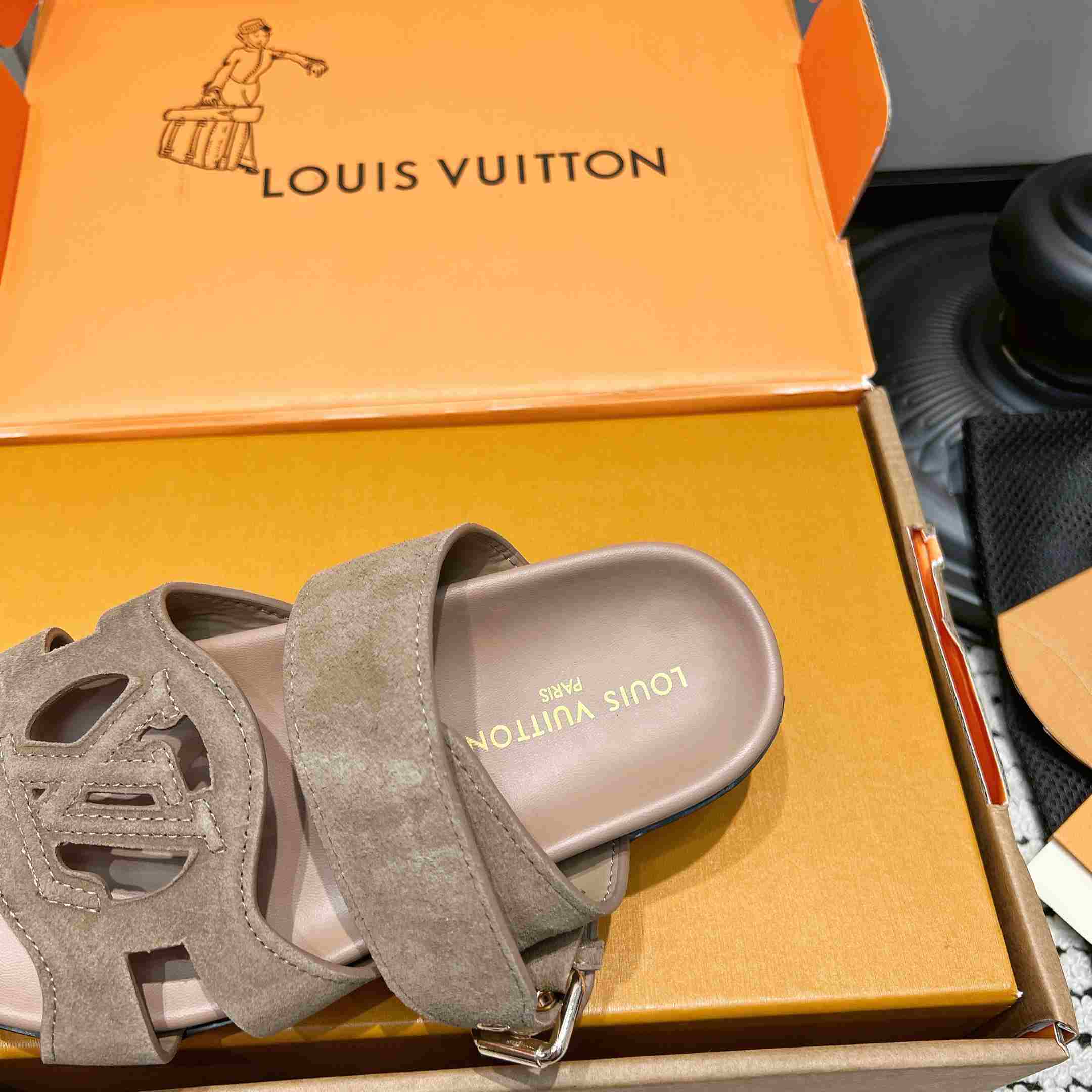 Louis Vuitton LV Isola Comfort Mule  - DesignerGu