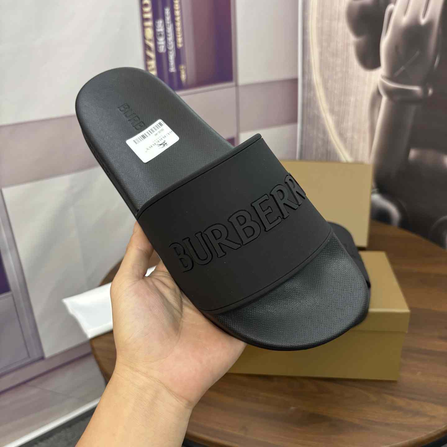 Burberry Logo Slides - DesignerGu