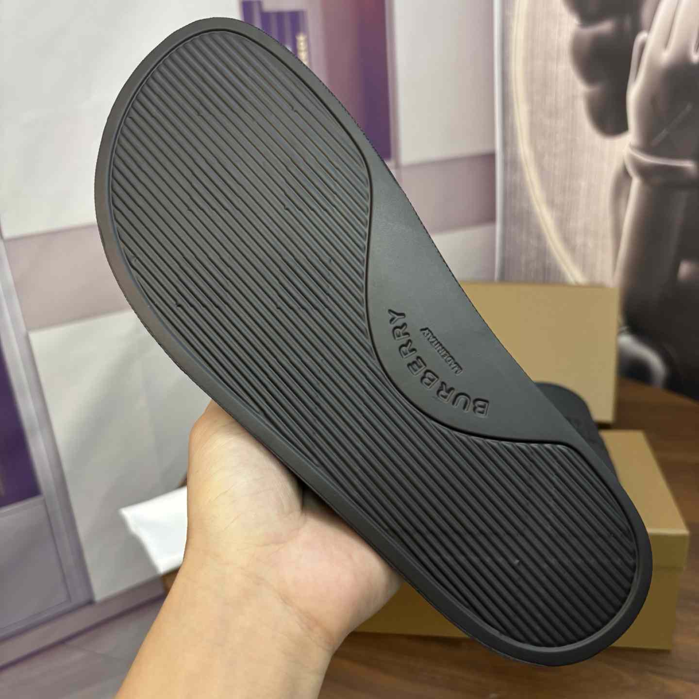 Burberry Logo Slides - DesignerGu