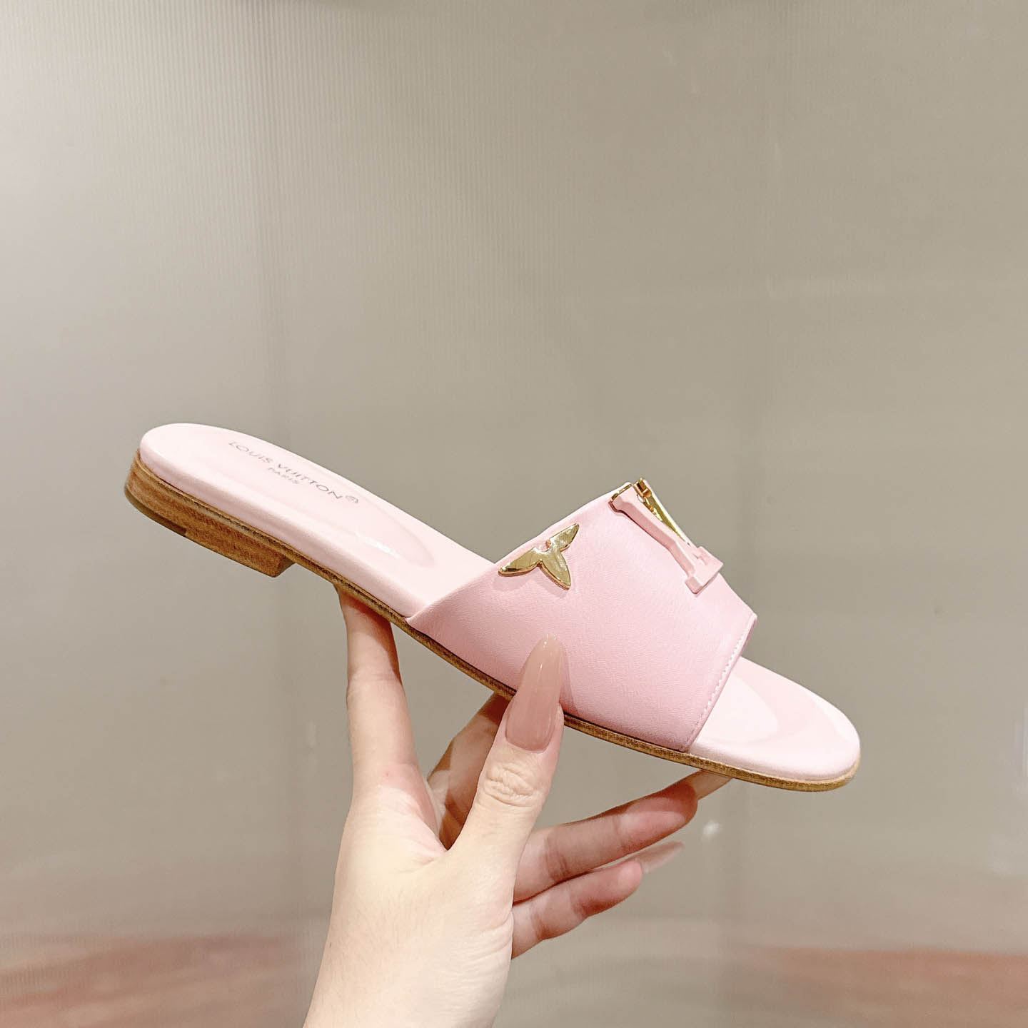 Louis Vuitton LV Mare Flat Mule - DesignerGu