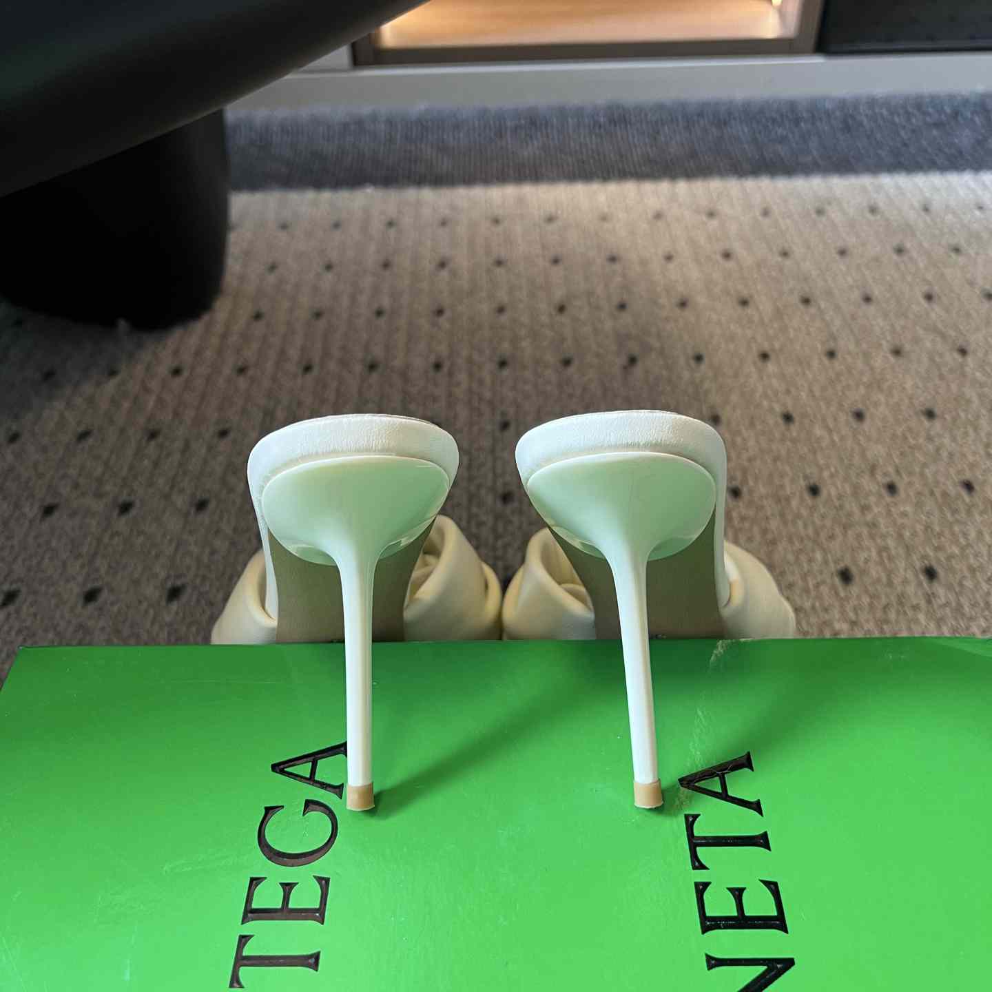 Bottega Veneta Cherry Mule - DesignerGu